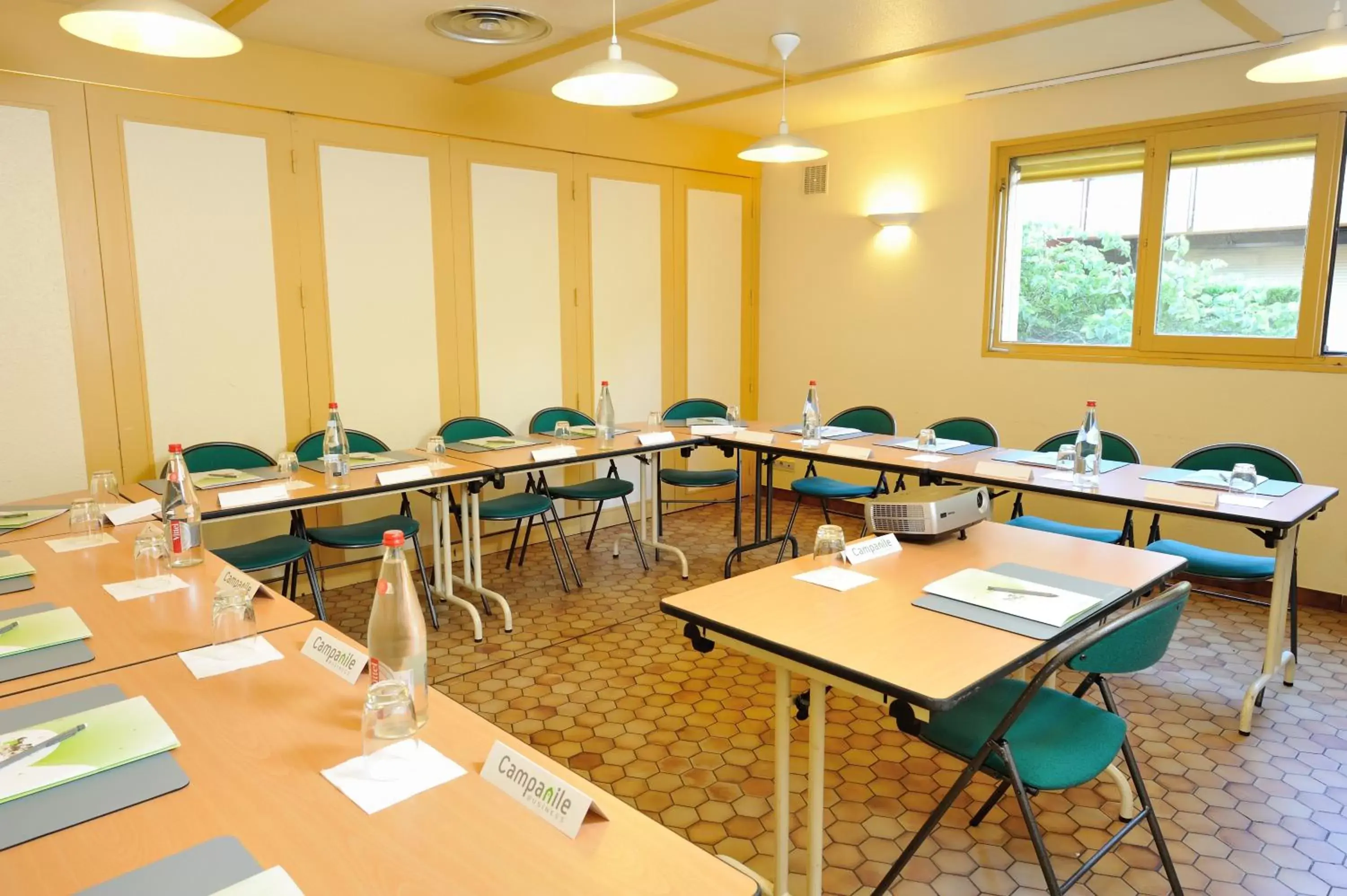 Business facilities in Campanile Cholet