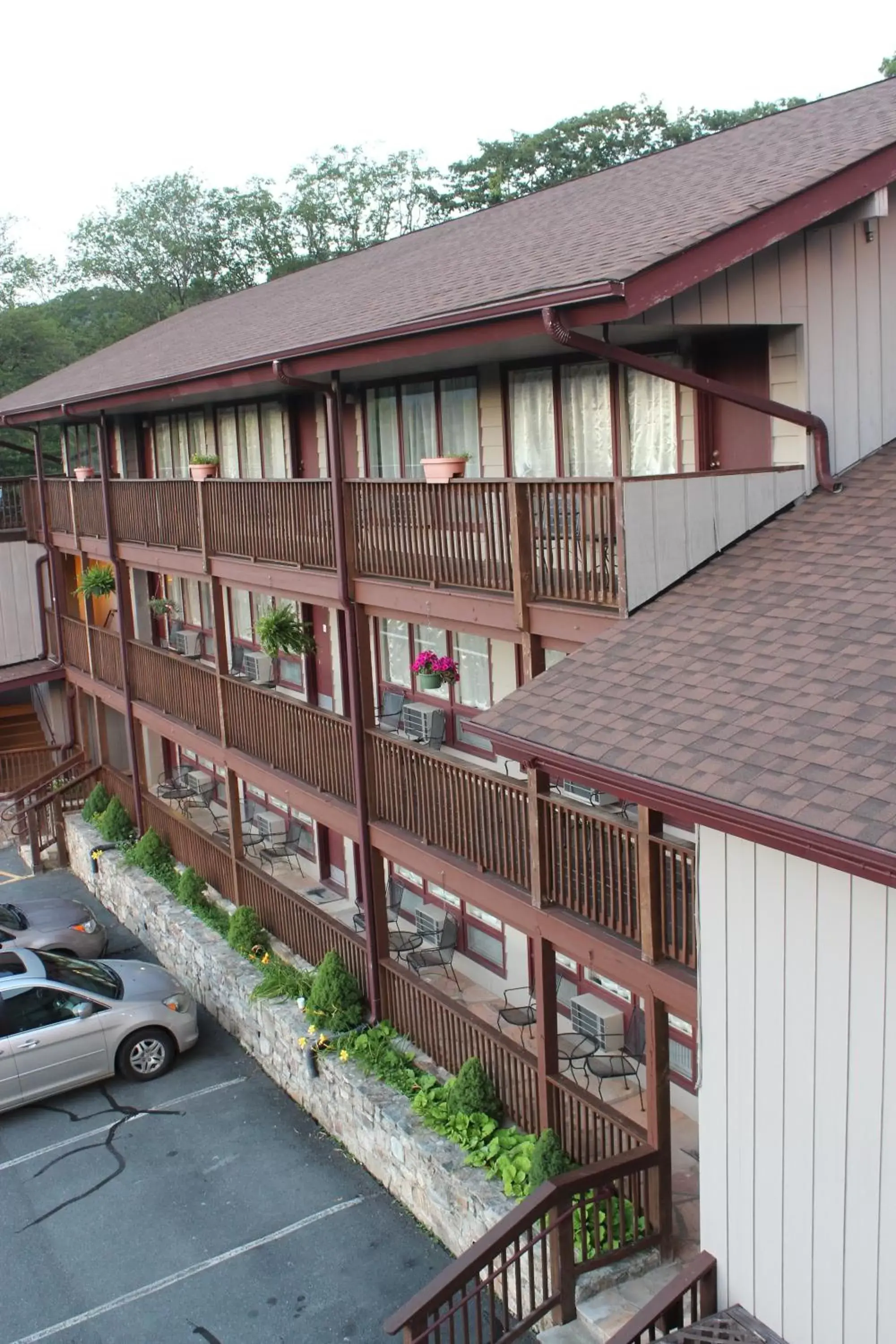 Balcony/Terrace, Property Building in Cliff Dwellers Inn