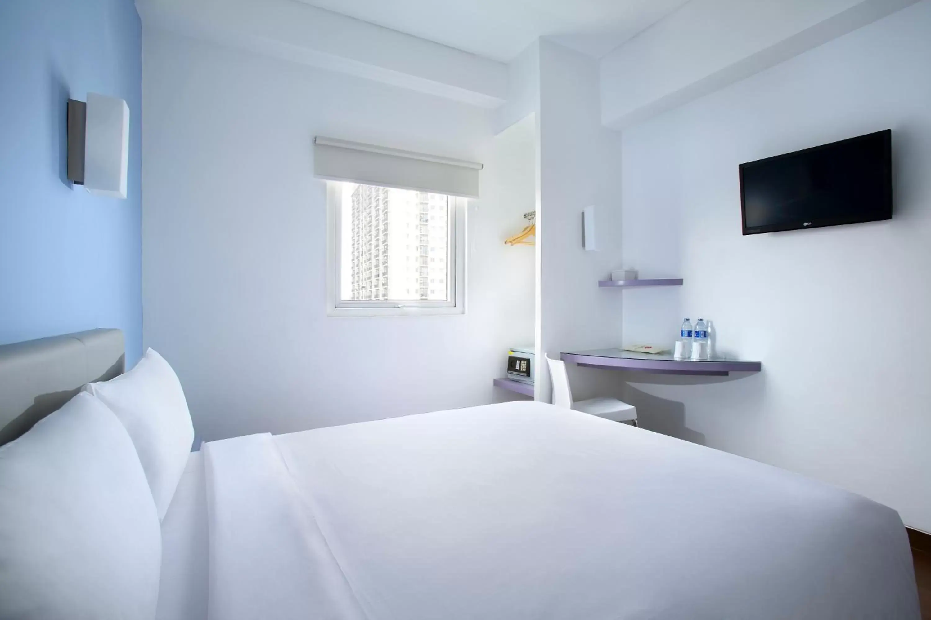 Bed in Amaris Hotel Bekasi Barat