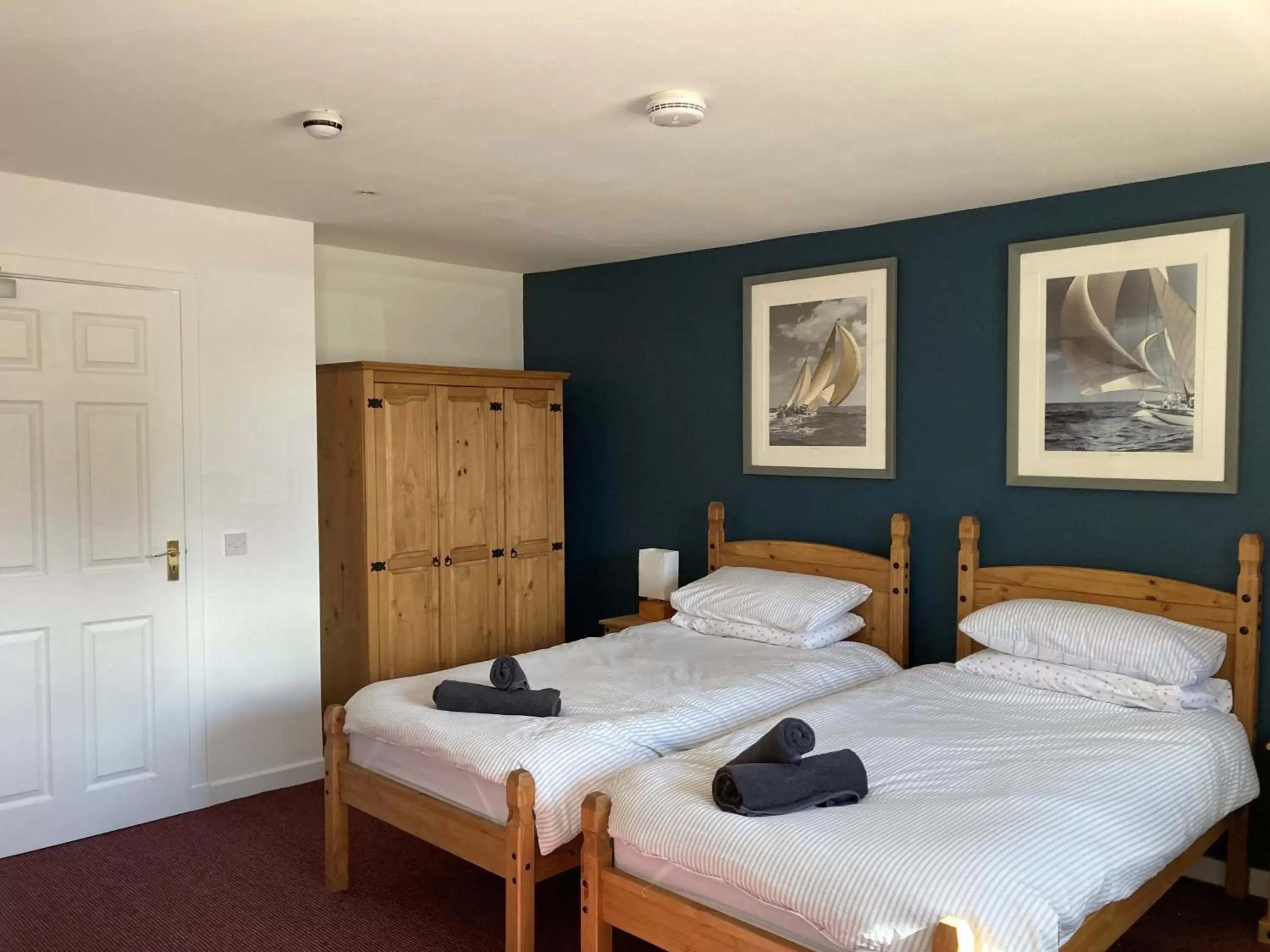 Bed in Dunstaffnage Marina Suites and Lodges