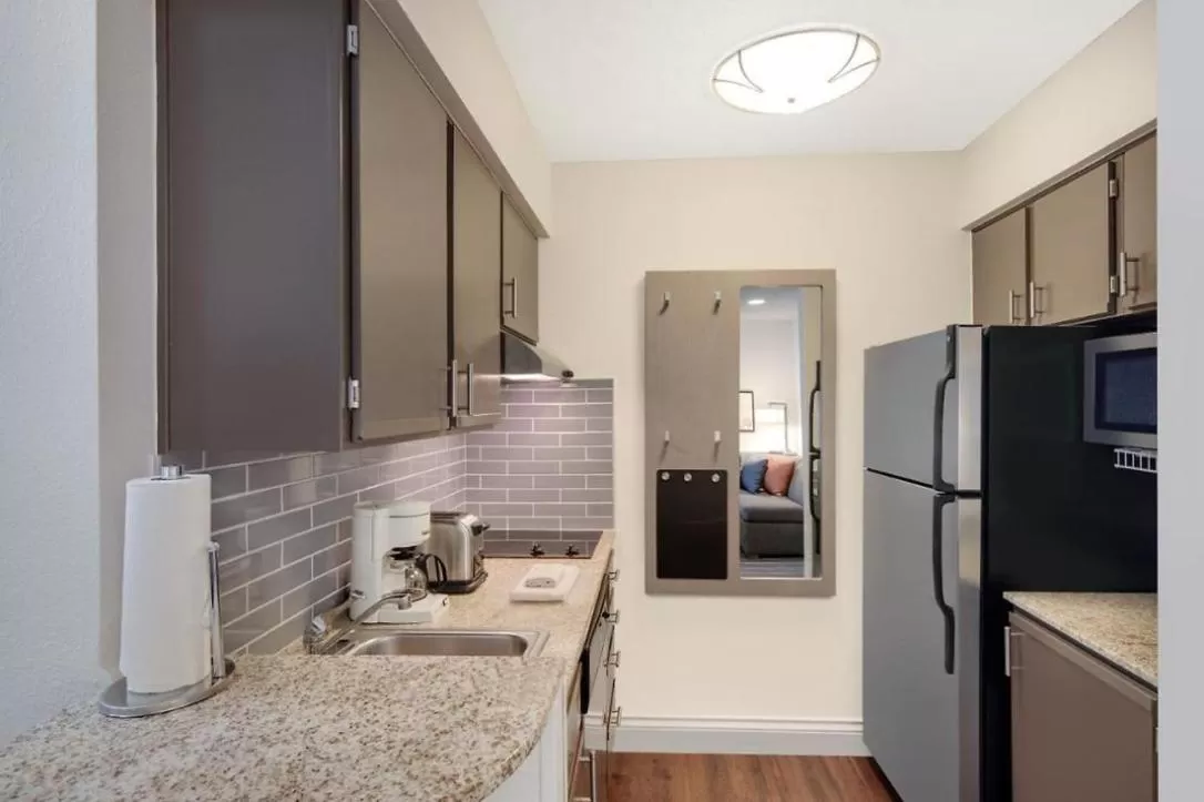 Kitchen/Kitchenette in Trellis Canyon Creek/Richardson