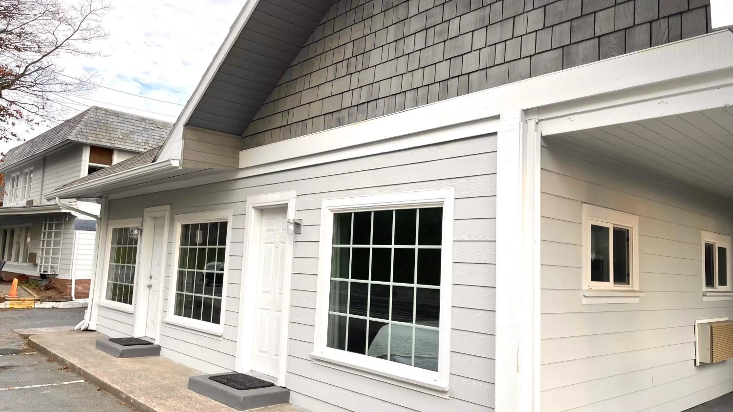 Property building in Tides Inn & Suites