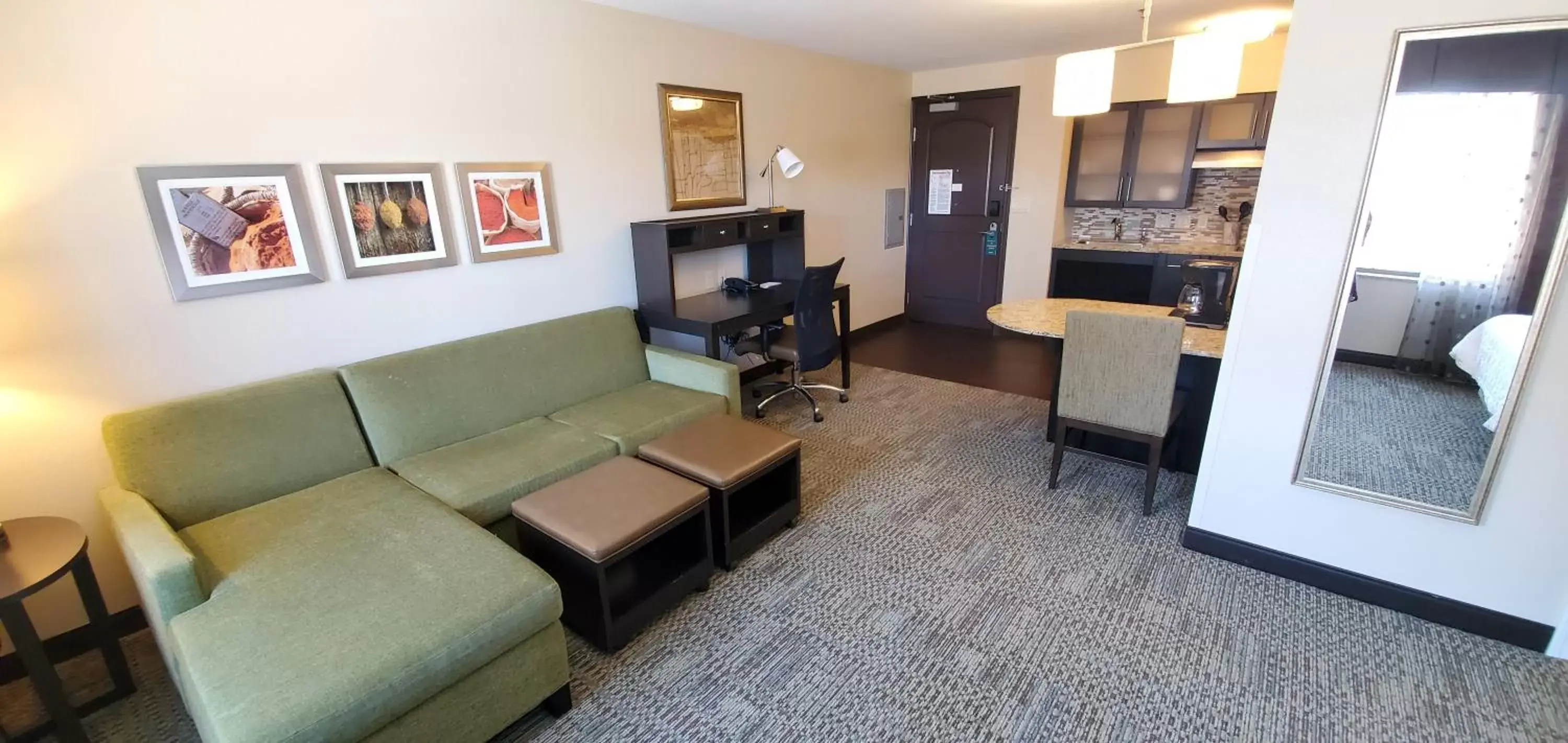 Photo of the whole room, Seating Area in Staybridge Suites Eau Claire - Altoona, an IHG Hotel