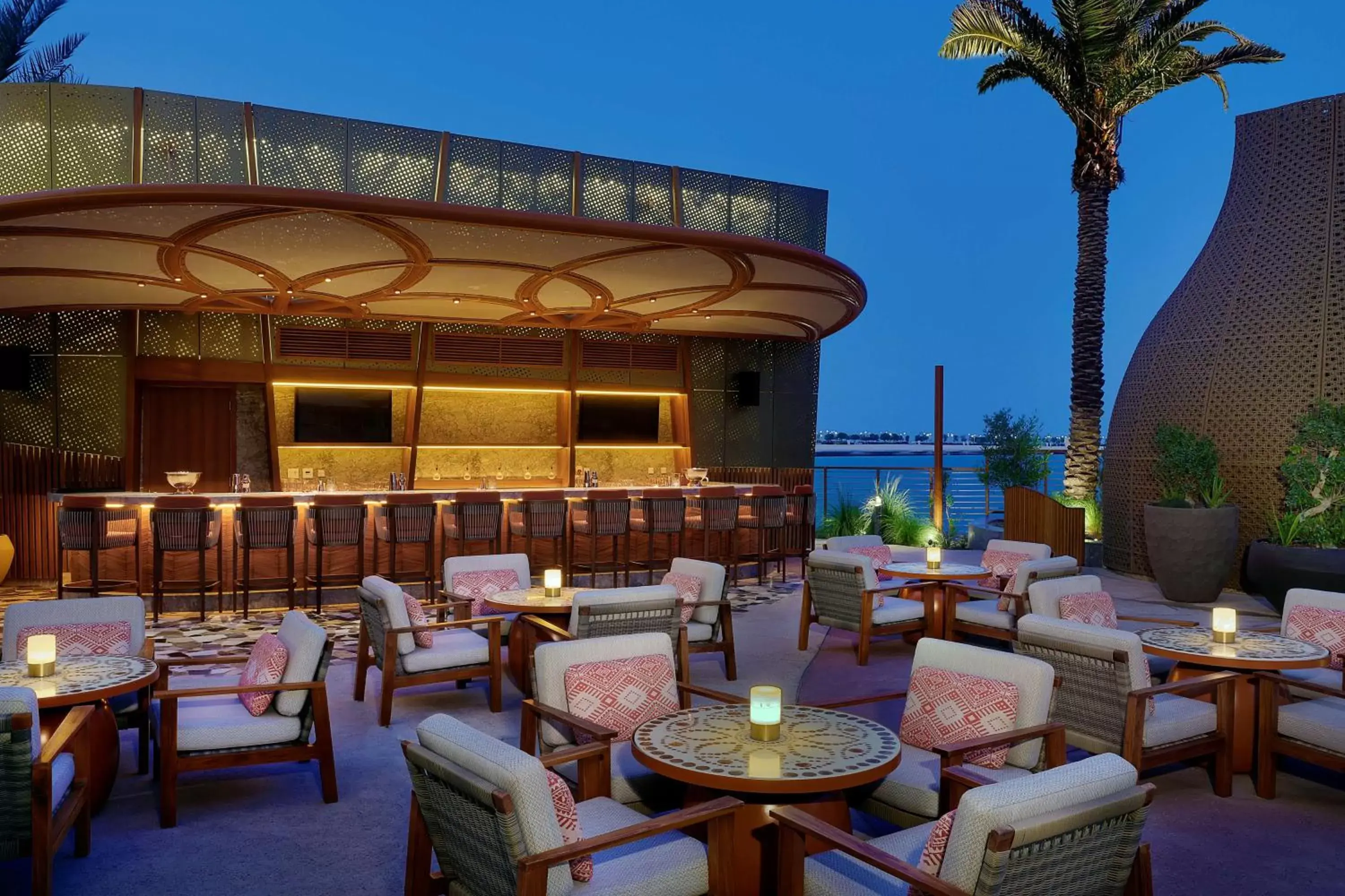 Lounge or bar, Restaurant/Places to Eat in Waldorf Astoria Lusail, Doha