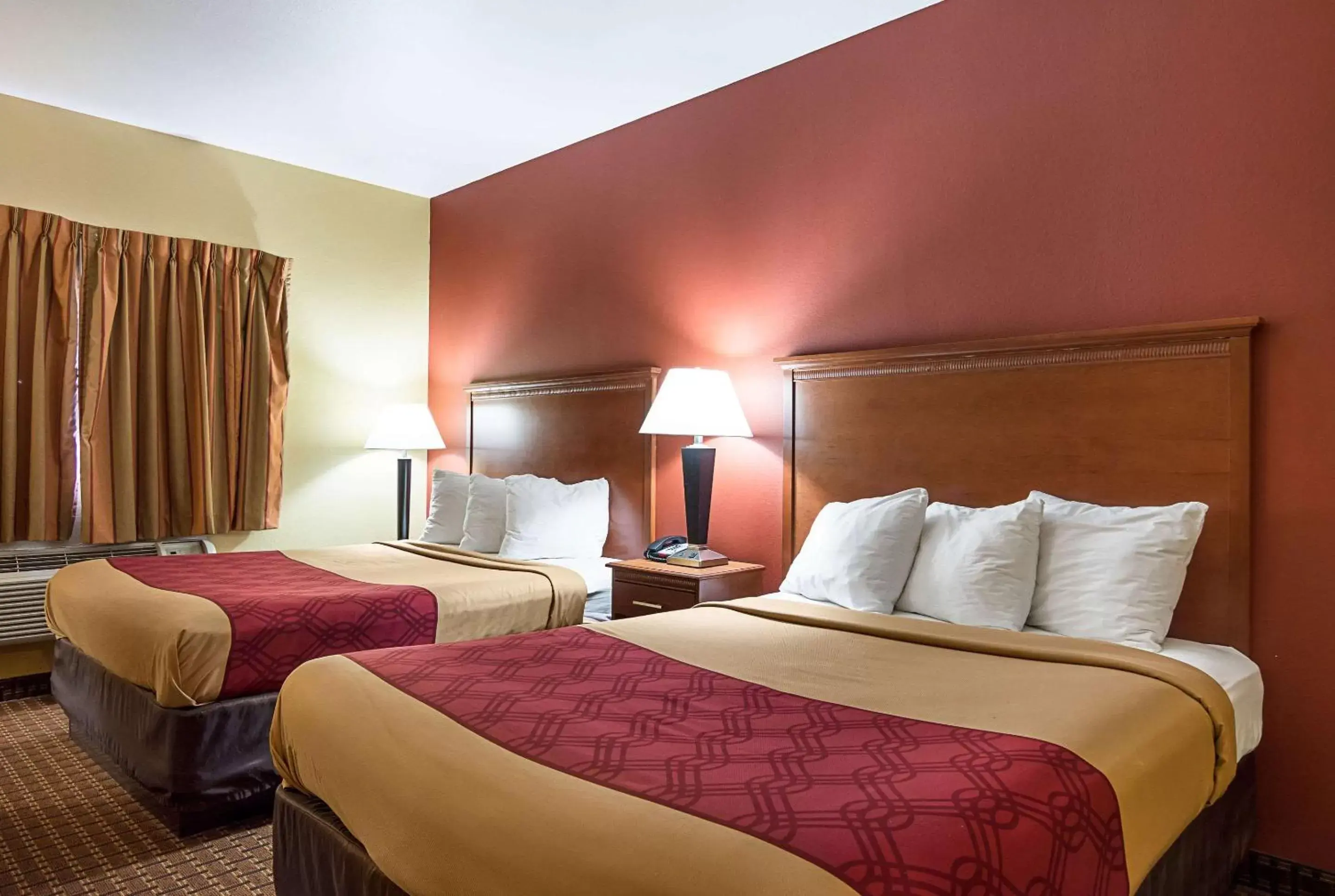Queen Room with Two Queen Beds - Non-Smoking in Econo Lodge Inn & Suites Little Rock SW