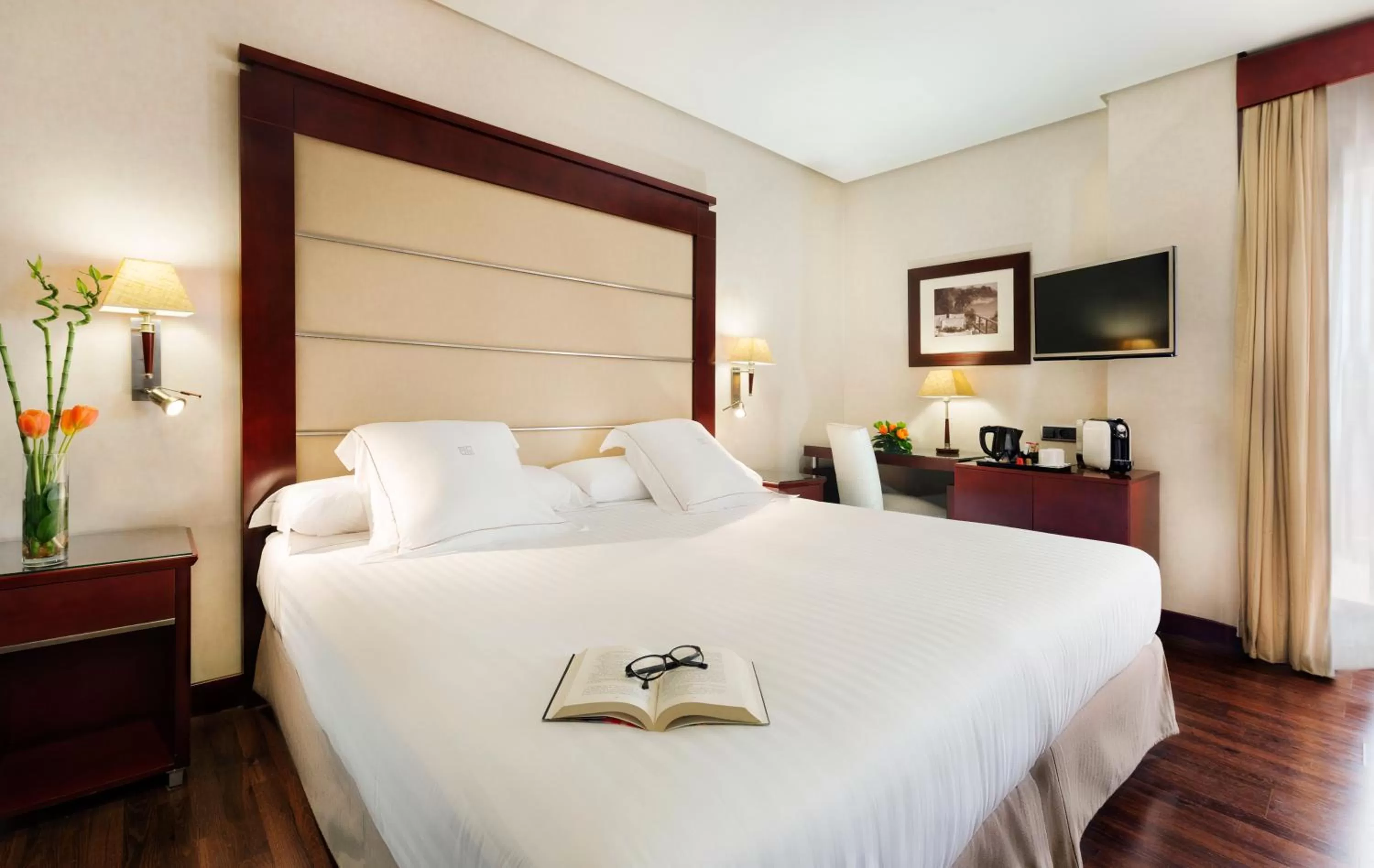 Photo of the whole room, Bed in Hotel Valencia Center