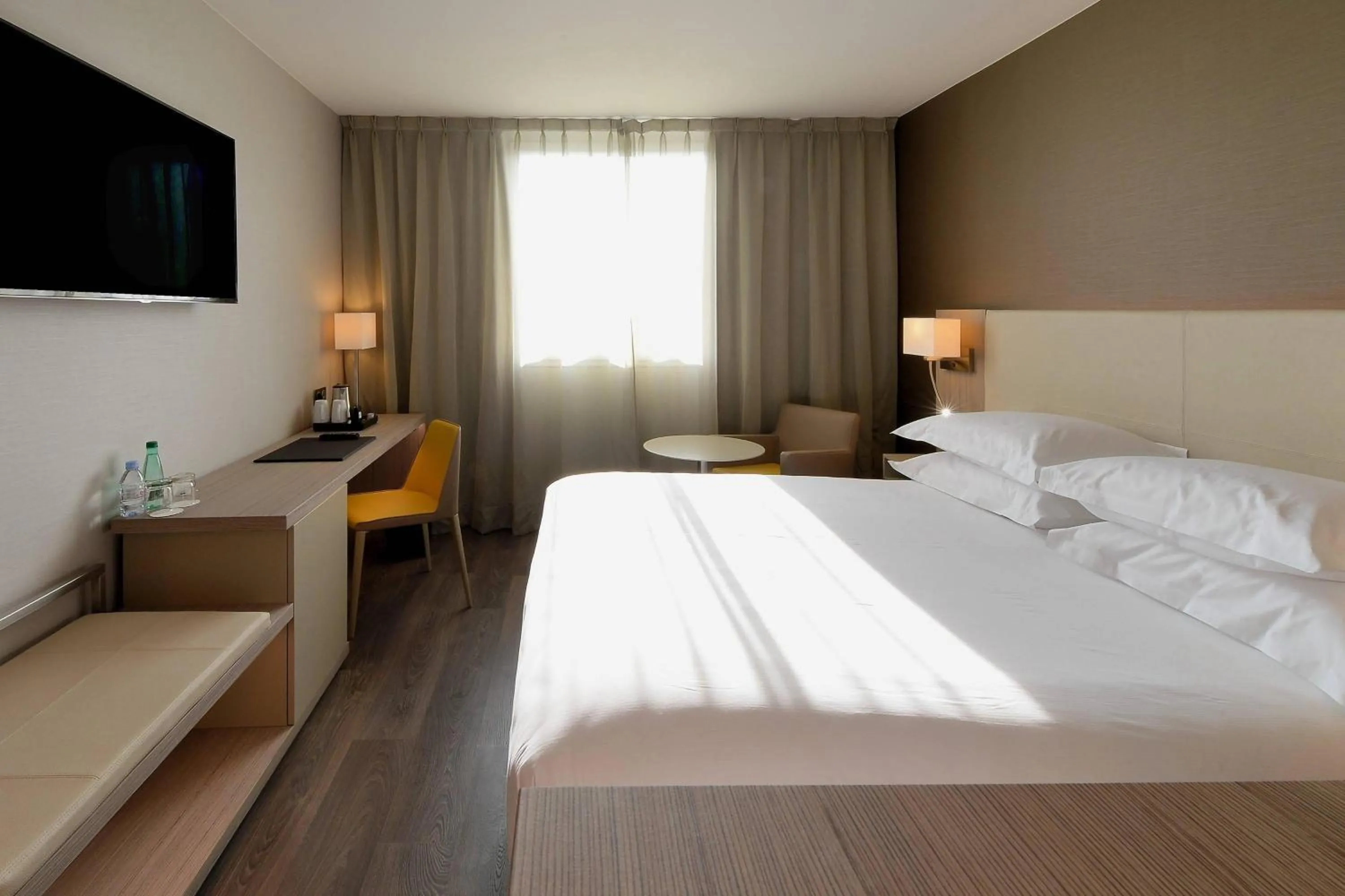 Photo of the whole room, Bed in AC Hotel by Marriott Marseille Prado Vélodrome