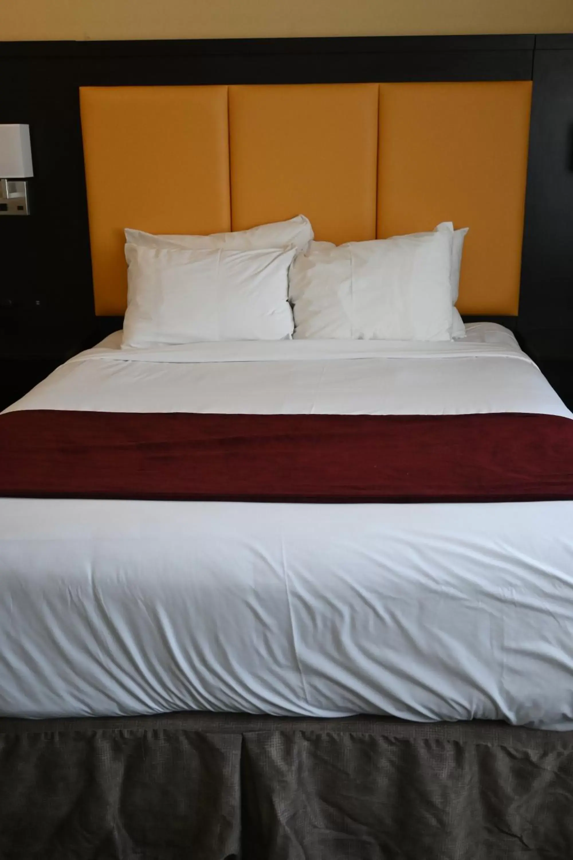 Bed in The Gananoque Inn & Spa