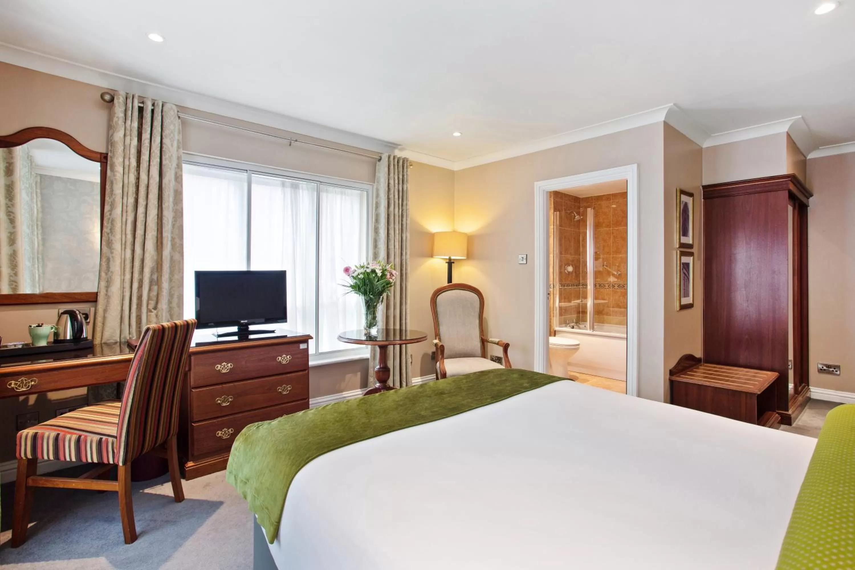 Bedroom, Bed in Drury Court Hotel