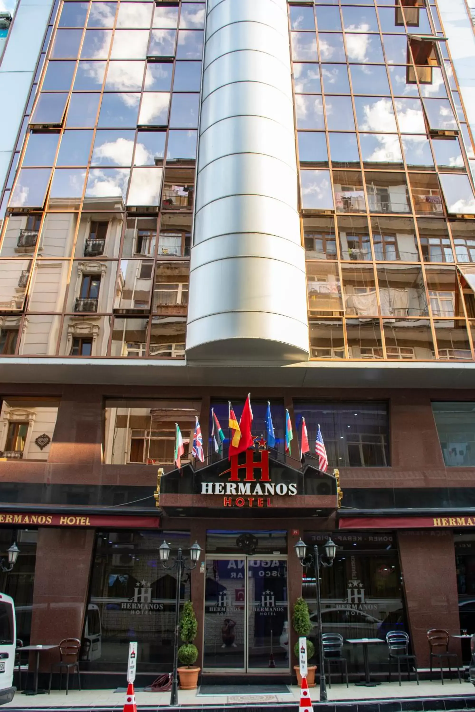 Property Building in Hermanos Hotel