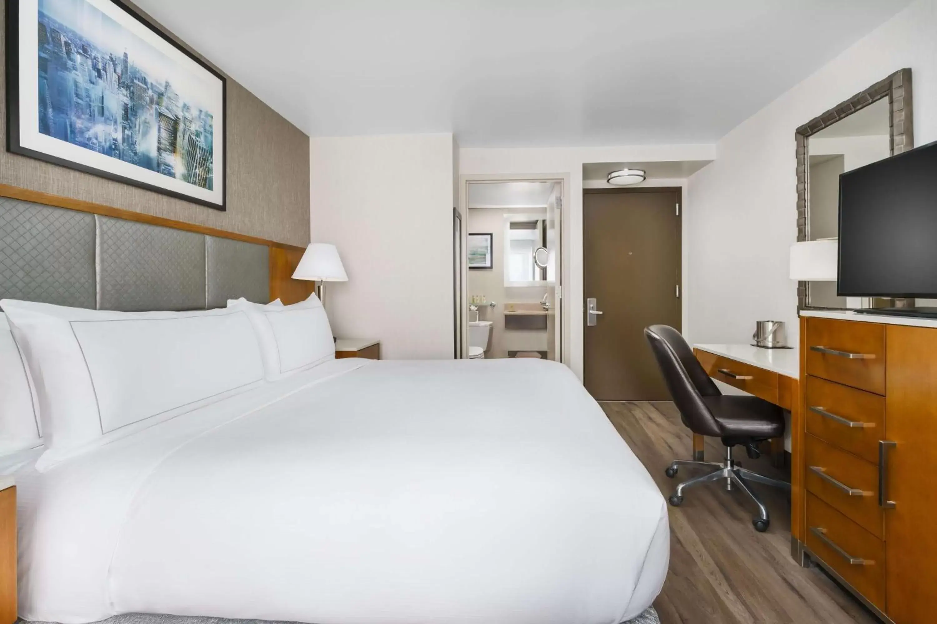 Bedroom, Bed in DoubleTree by Hilton Hotel New York City - Chelsea