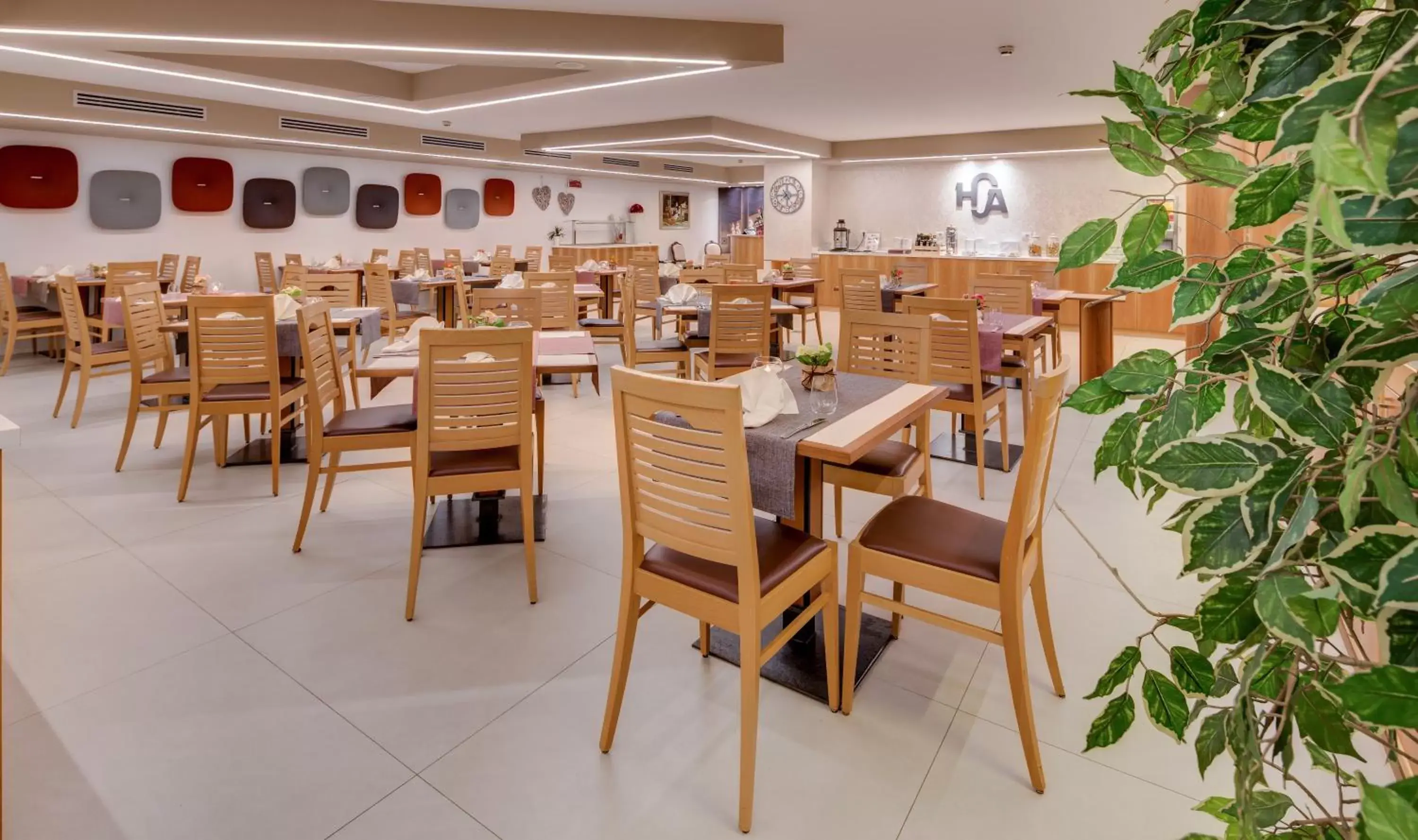 Restaurant/Places to Eat in Best Western Hotel Adige