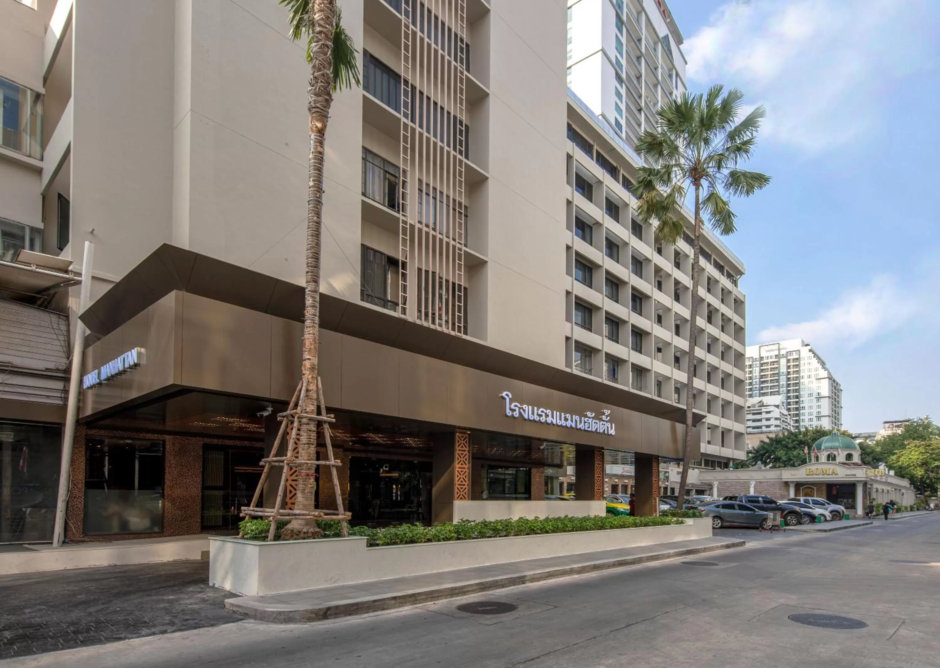 Property building in Manhattan Hotel Bangkok