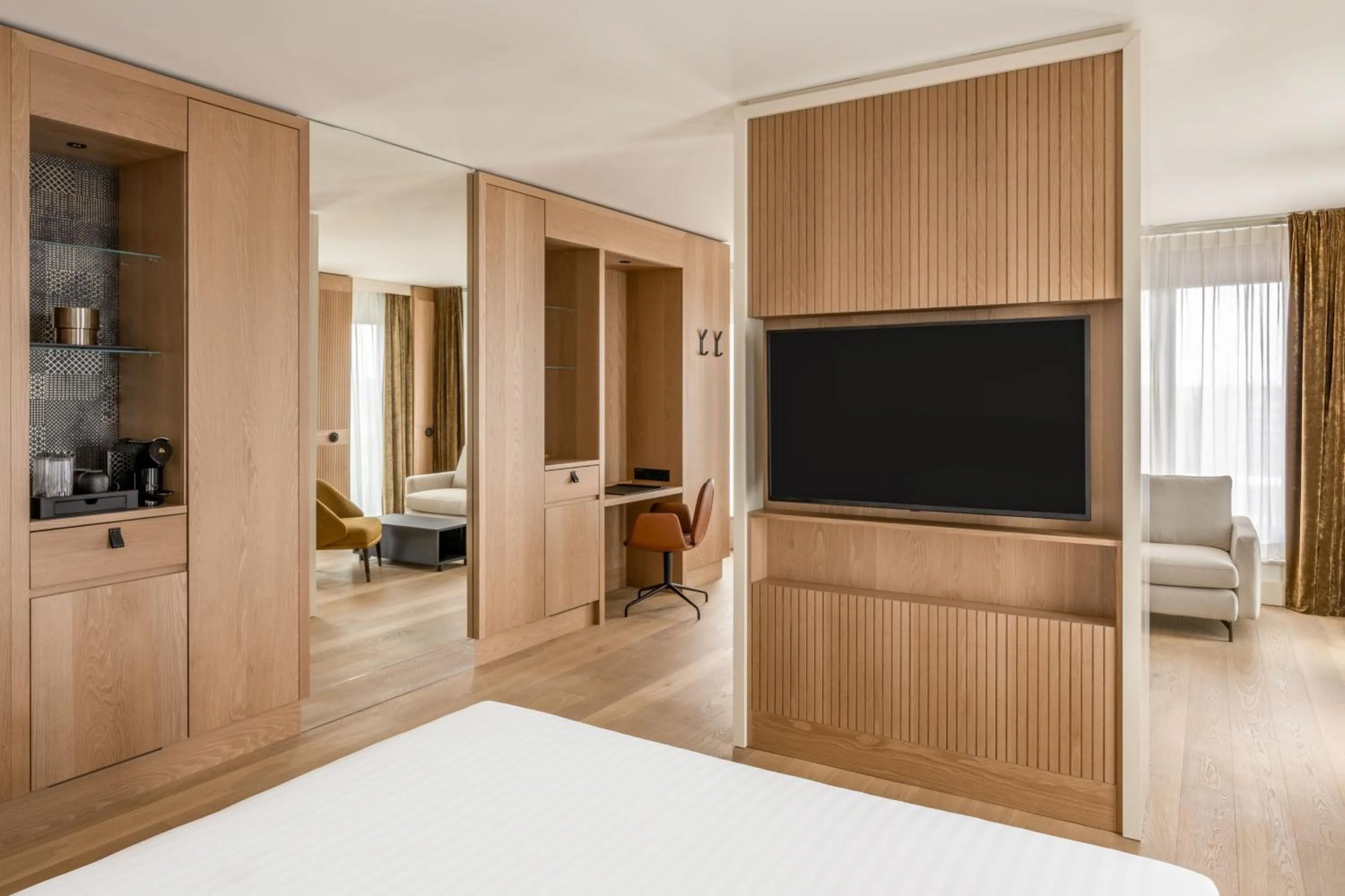 Photo of the whole room, Bed in Munich Marriott Hotel City West