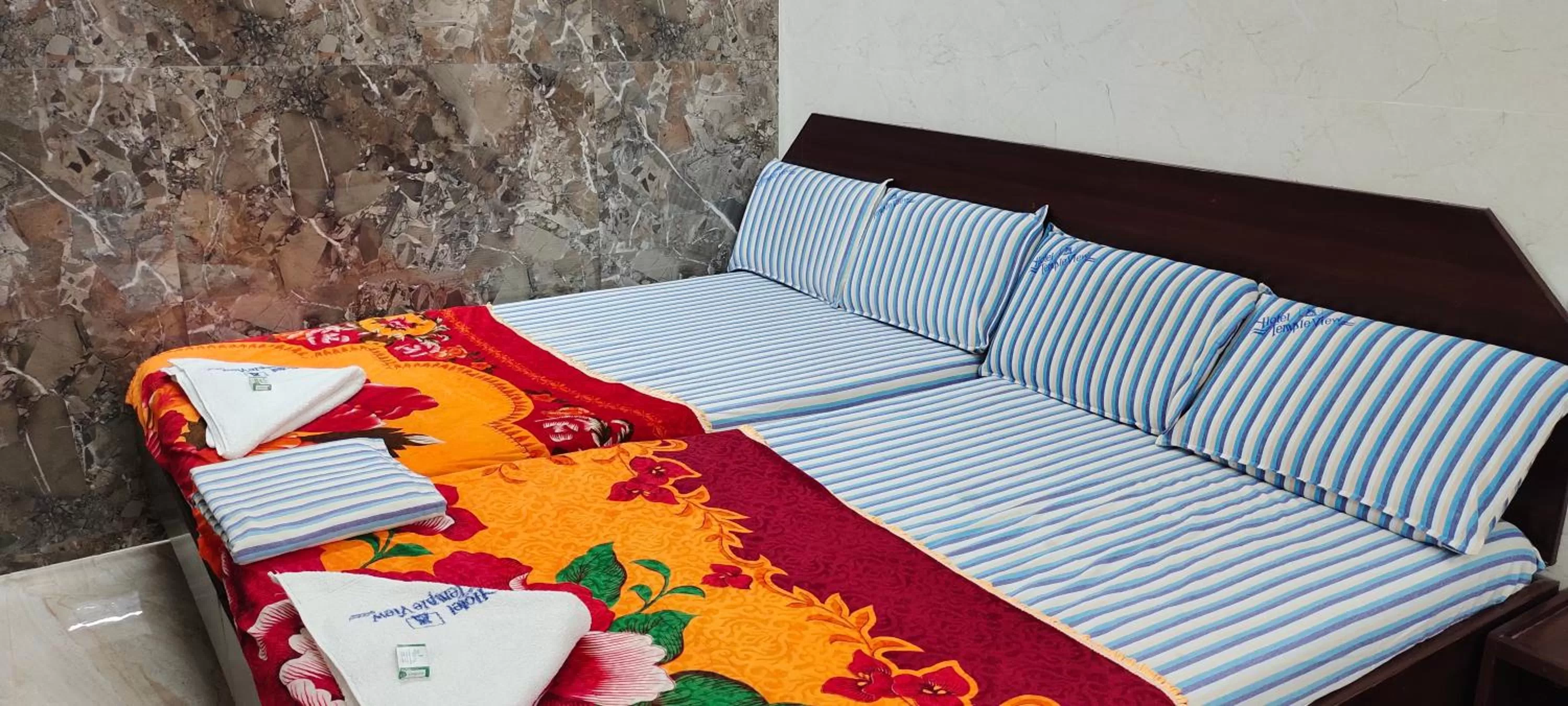 Bed in Hotel Temple View