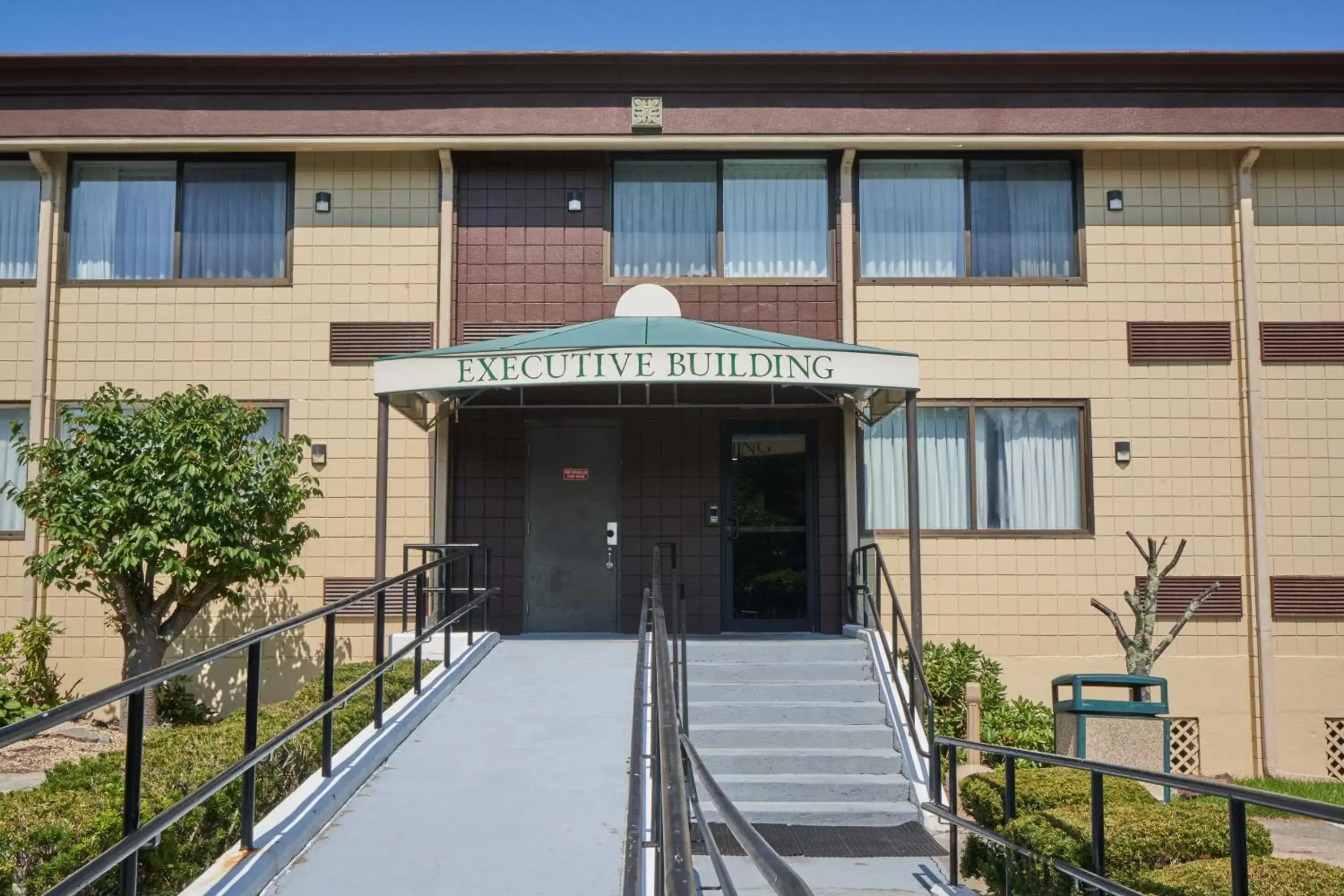 Property building in Riverview Inn & Suites Property building in Riverview Inn & Suites