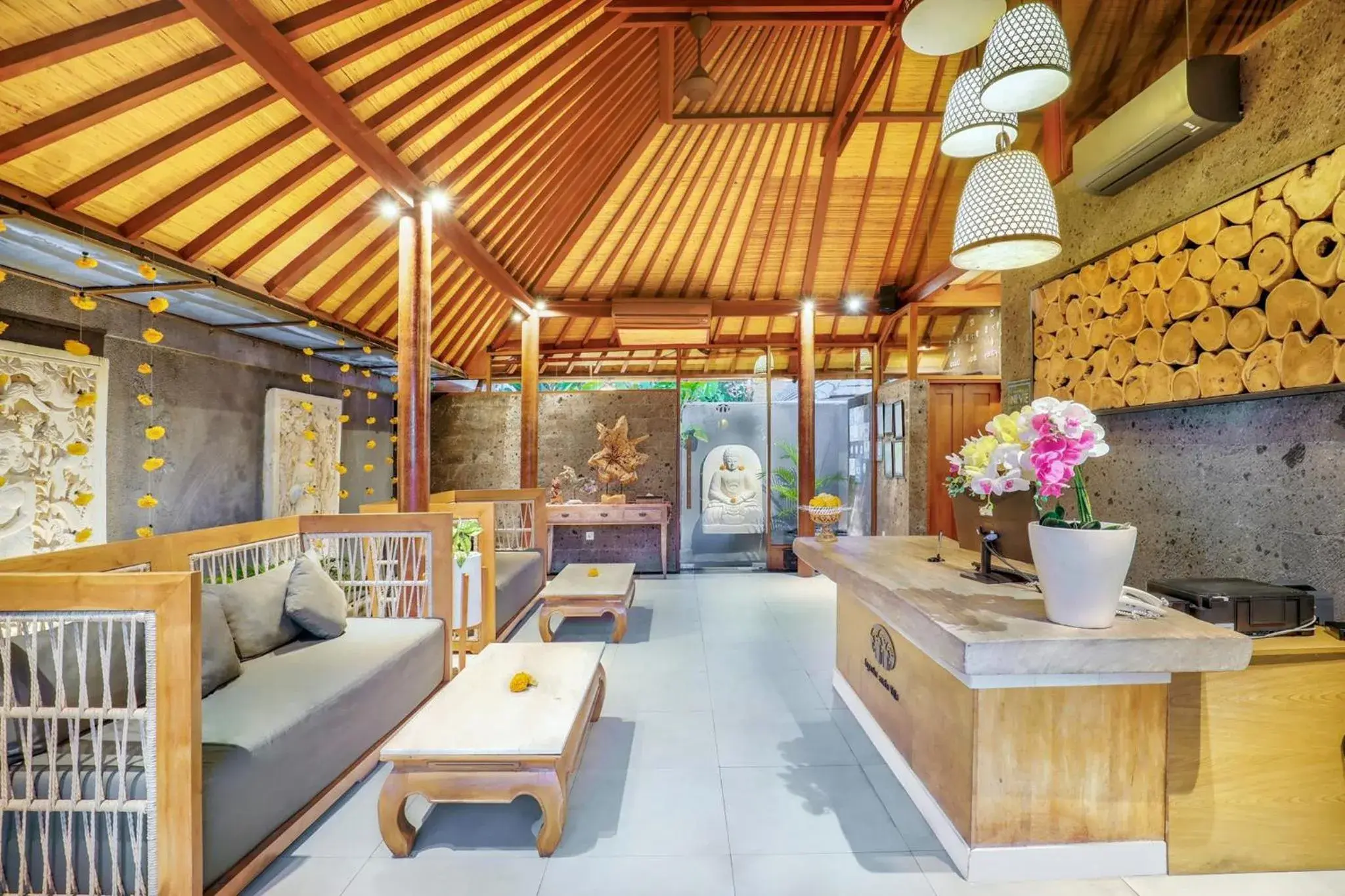 Lobby or reception in Seminyak Sanctuary Villa by Ini Vie Hospitality