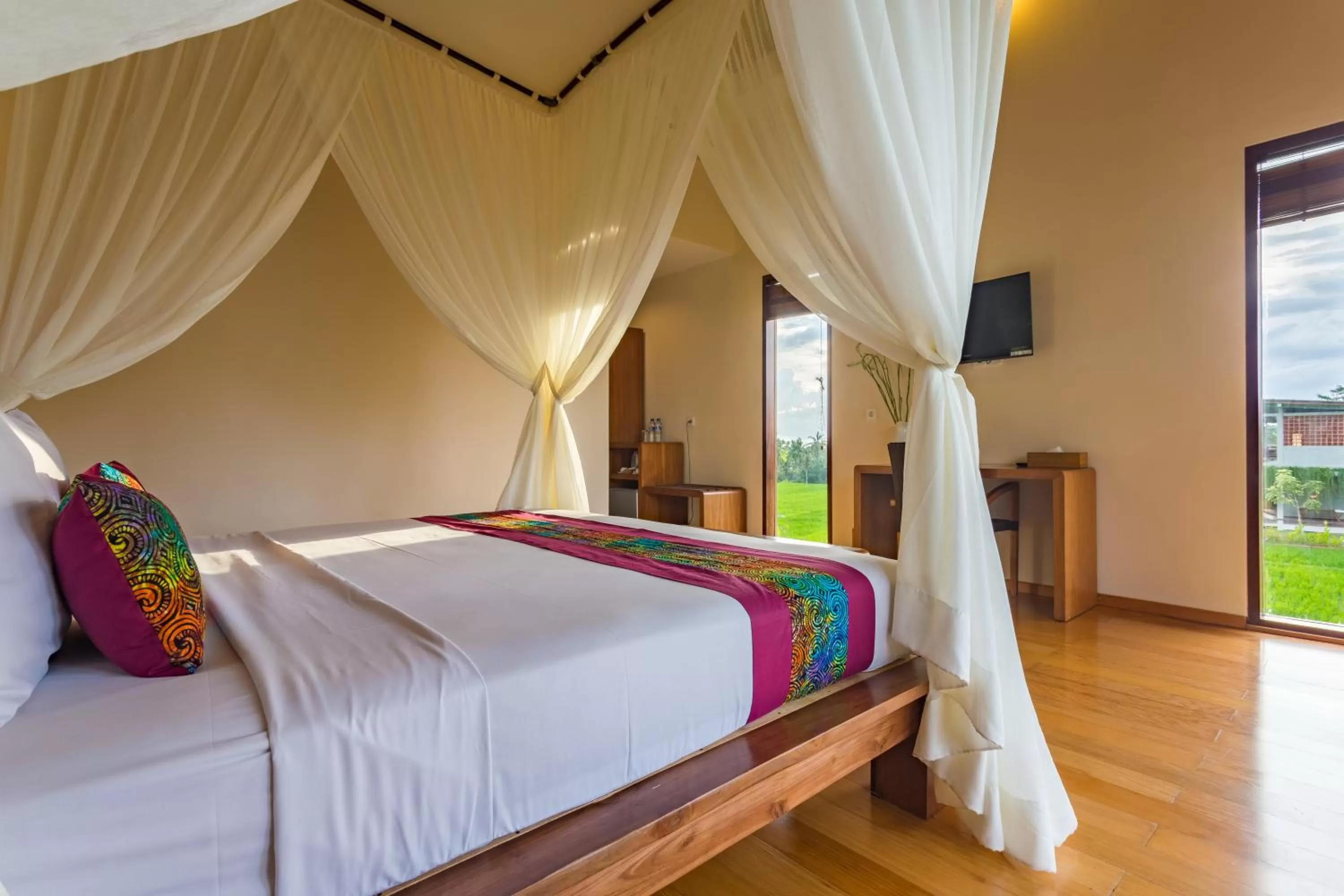 Photo of the whole room, Bed in Manyi Village Ubud