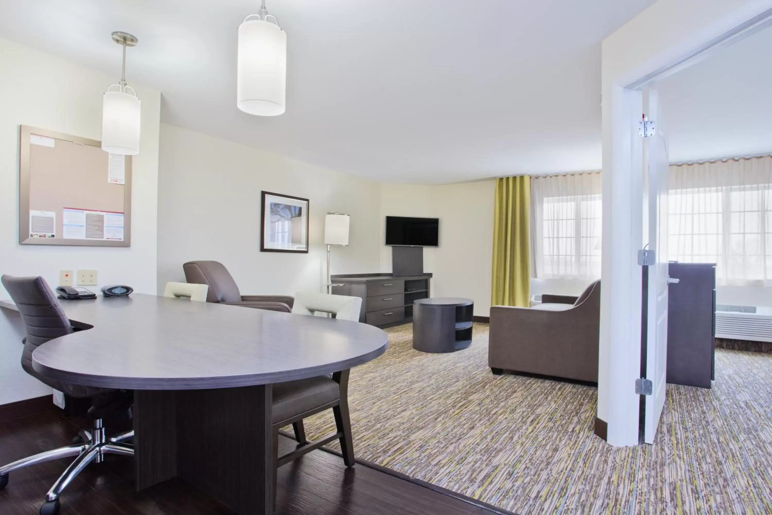 Photo of the whole room, Seating Area in Candlewood Suites Fort Campbell - Oak Grove, an IHG Hotel