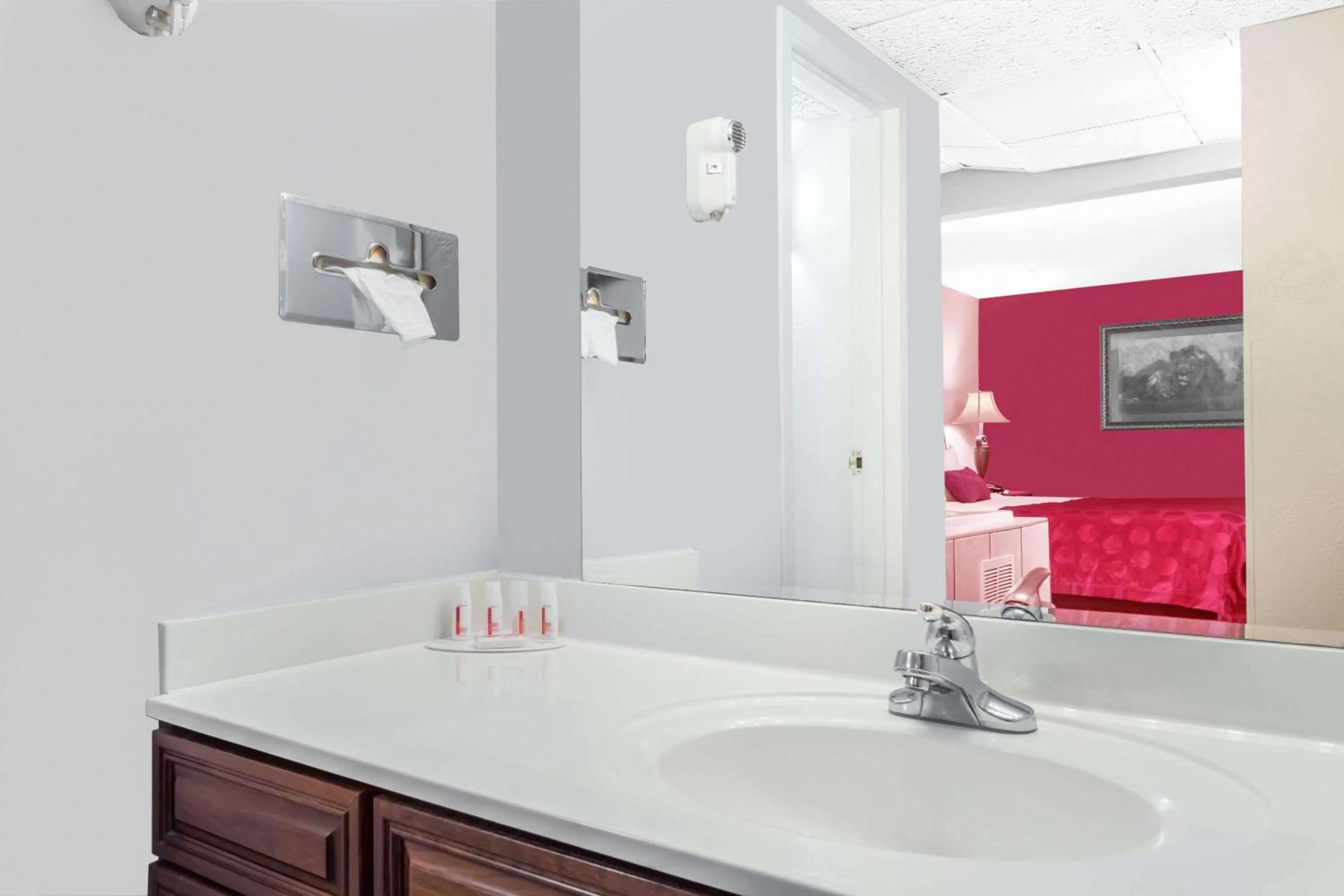 Photo of the whole room, Bathroom in Ramada by Wyndham Henderson/Evansville