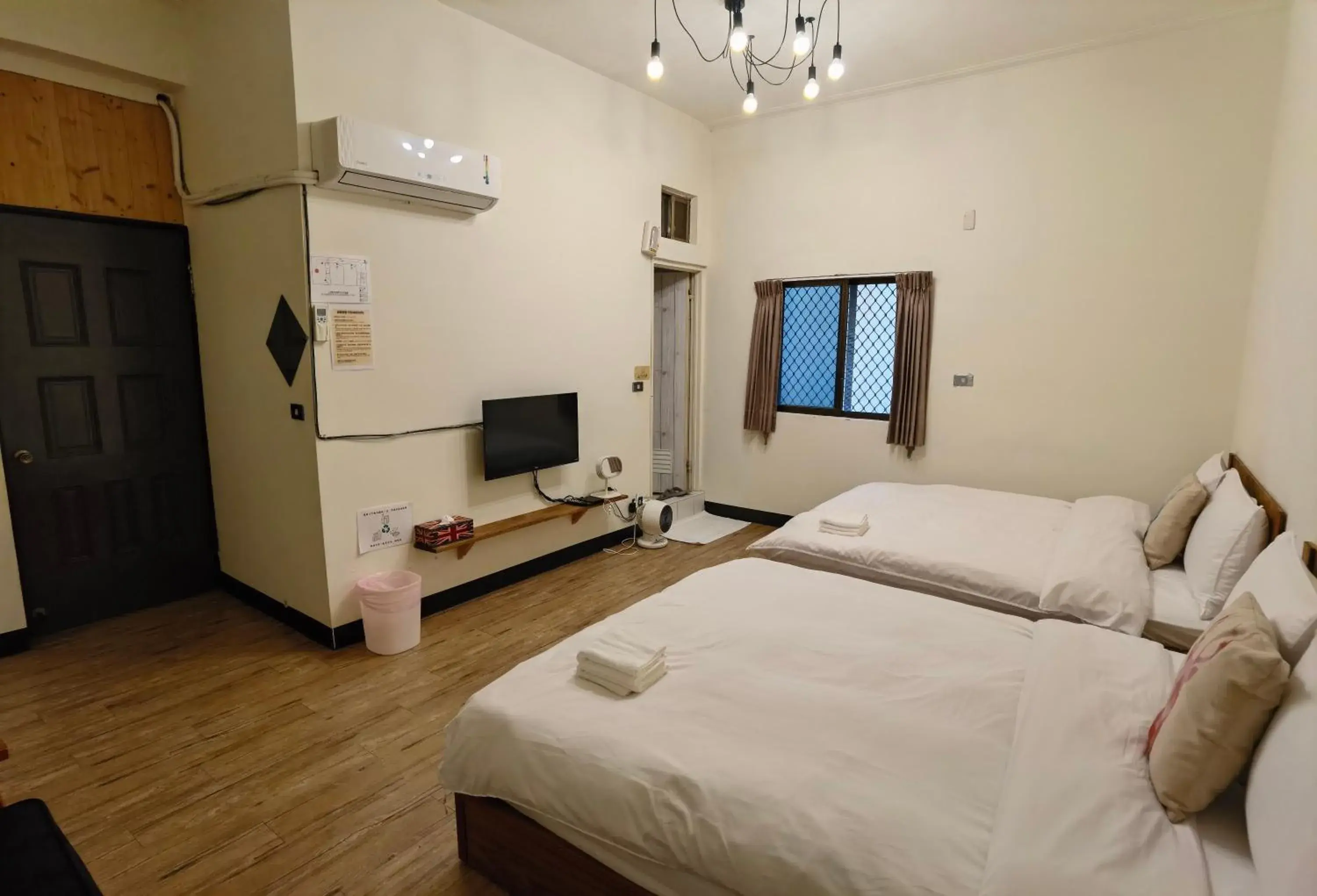 Photo of the whole room in OC Hostel