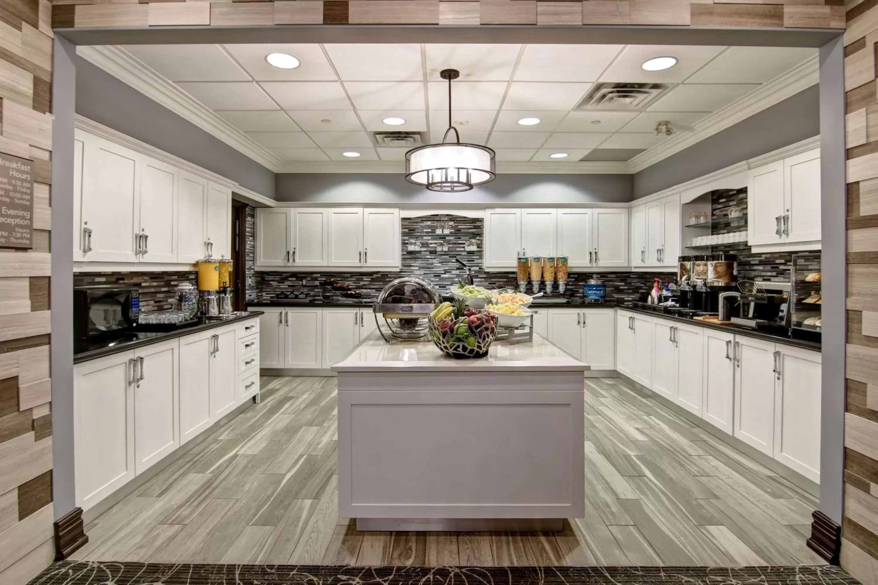 Dining area, Kitchen/Kitchenette in Homewood Suites by Hilton Burlington