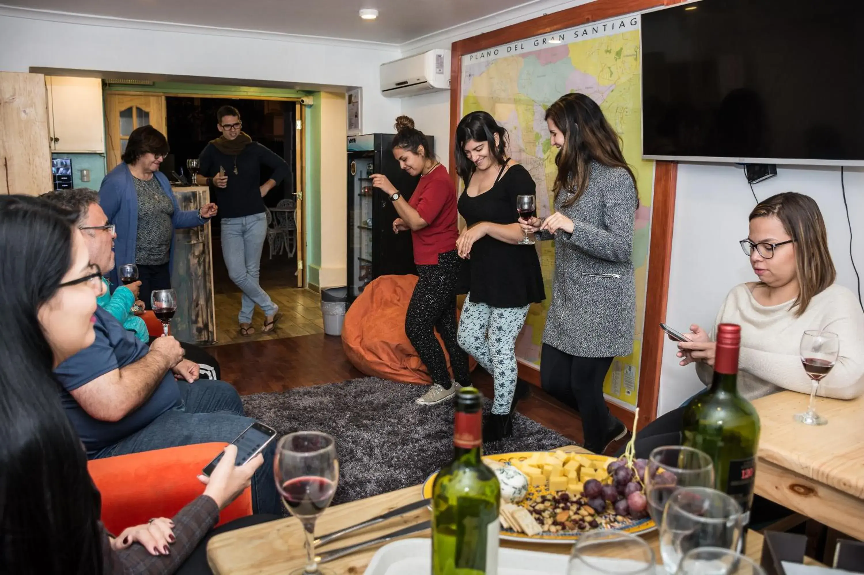 Evening entertainment in Hostal Casa Aborigen