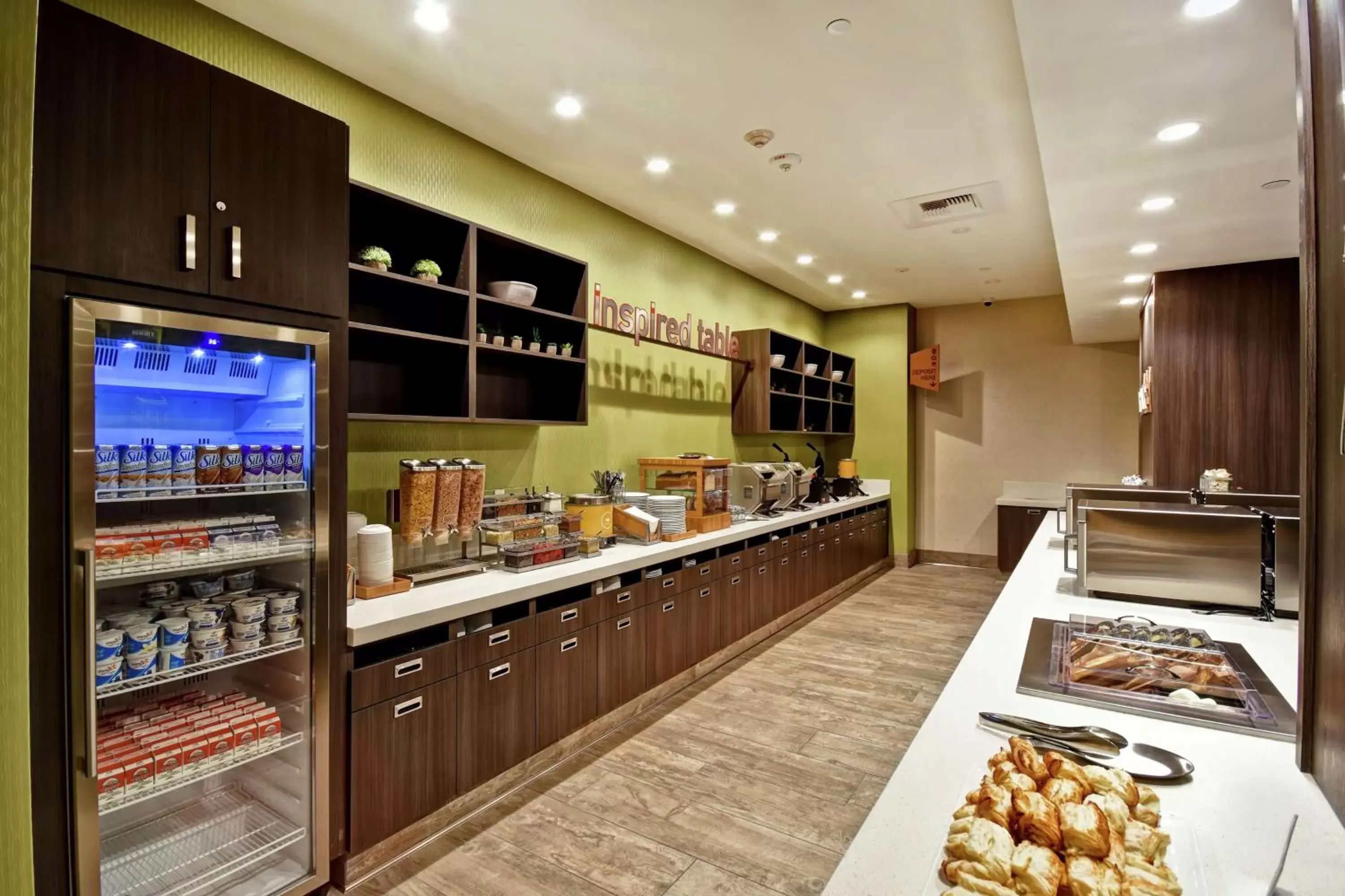 Dining area, Food in Home2 Suites by Hilton Los Angeles Montebello