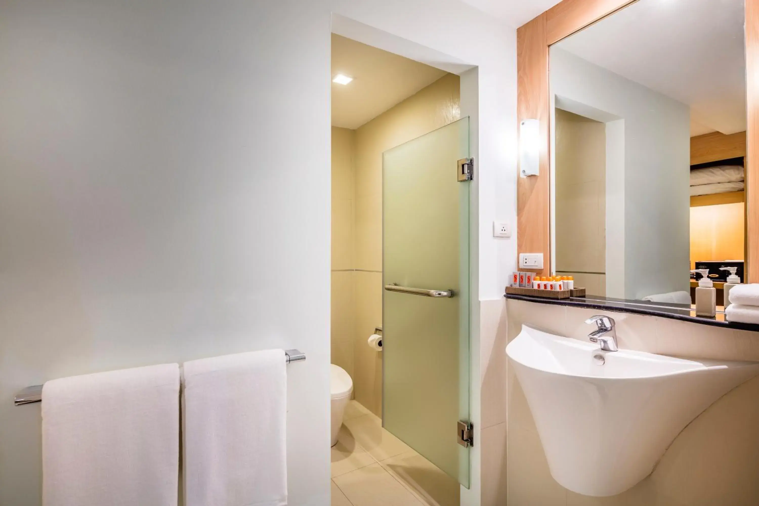 Bathroom in Hotel Solo, Sukhumvit 2, Bangkok - SHA Extra Plus