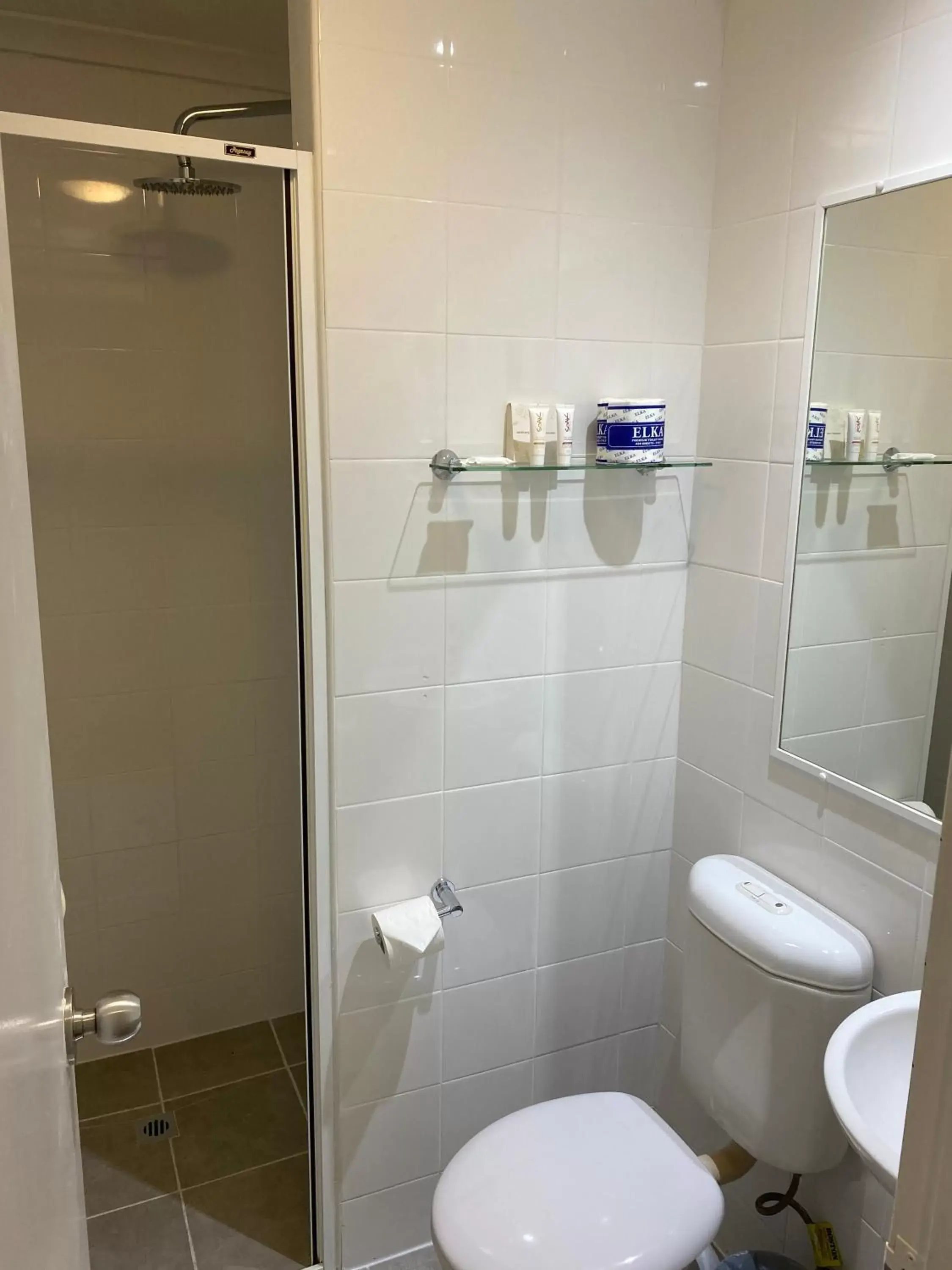 Bathroom in CKS Sydney Airport Hotel