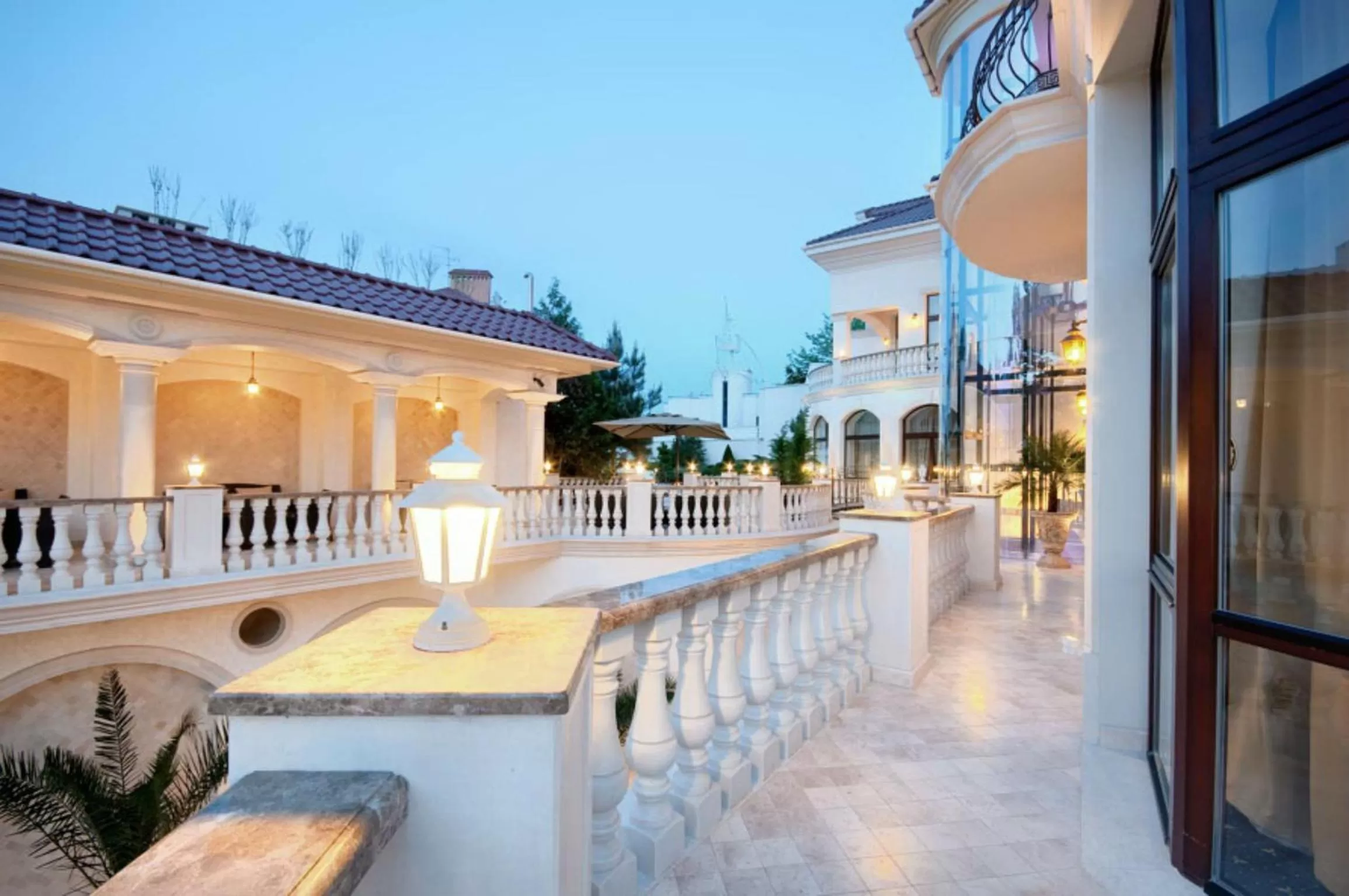 Suite with Terrace and Pool View in Villa Le Premier - Maestro