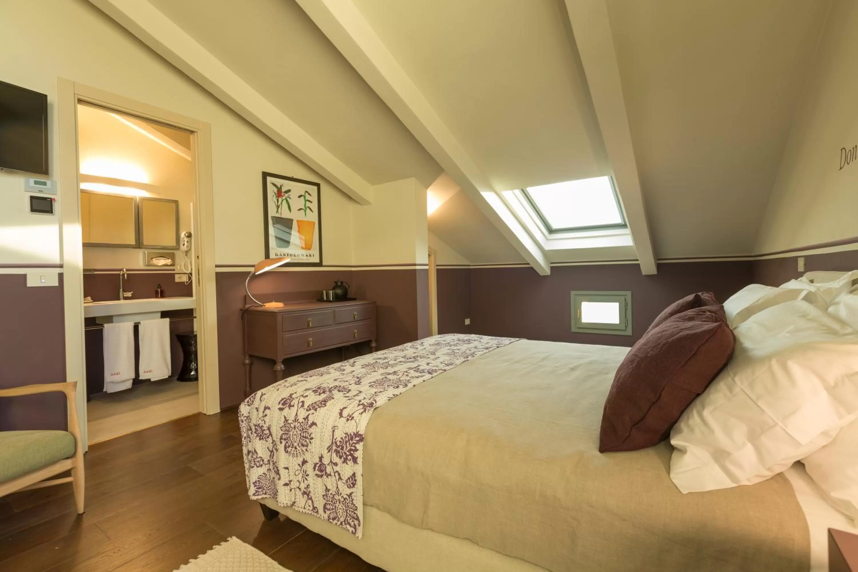 Photo of the whole room, Bed in A440 in Tuscany