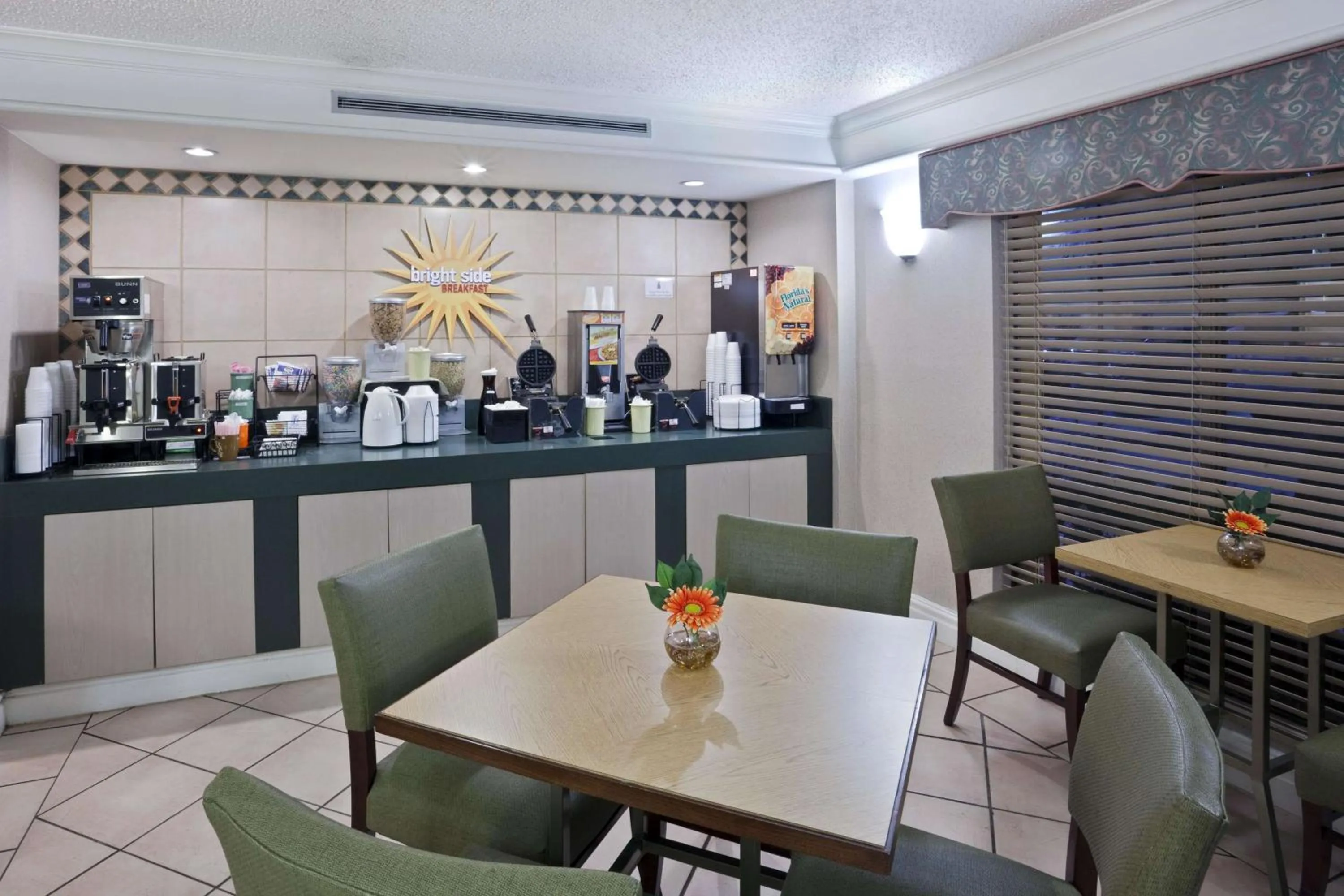 Restaurant/places to eat in La Quinta Inn by Wyndham Omaha West