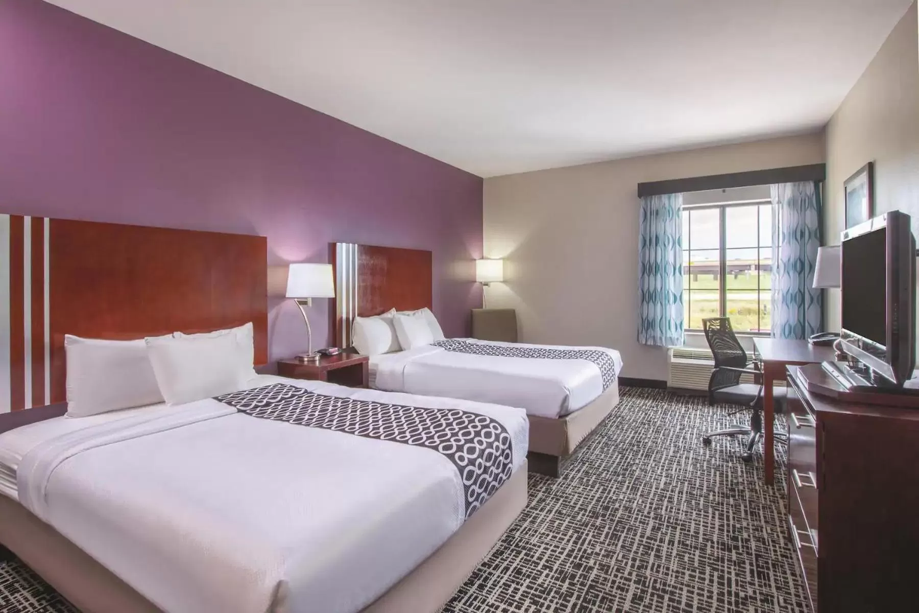 Bed in La Quinta by Wyndham Oklahoma City -Yukon
