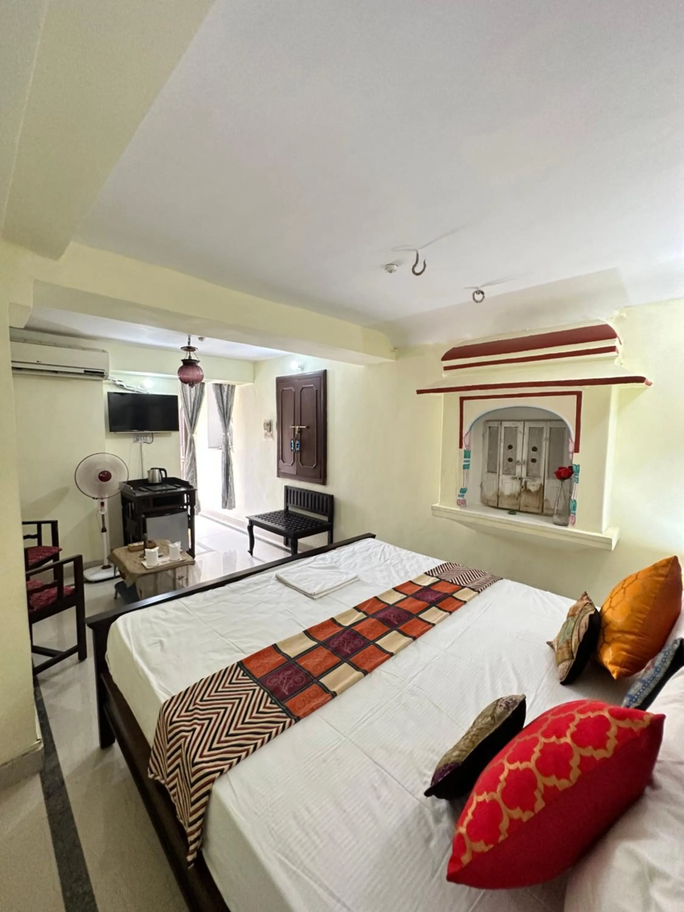 Bed in Rawla Mrignayani Palace