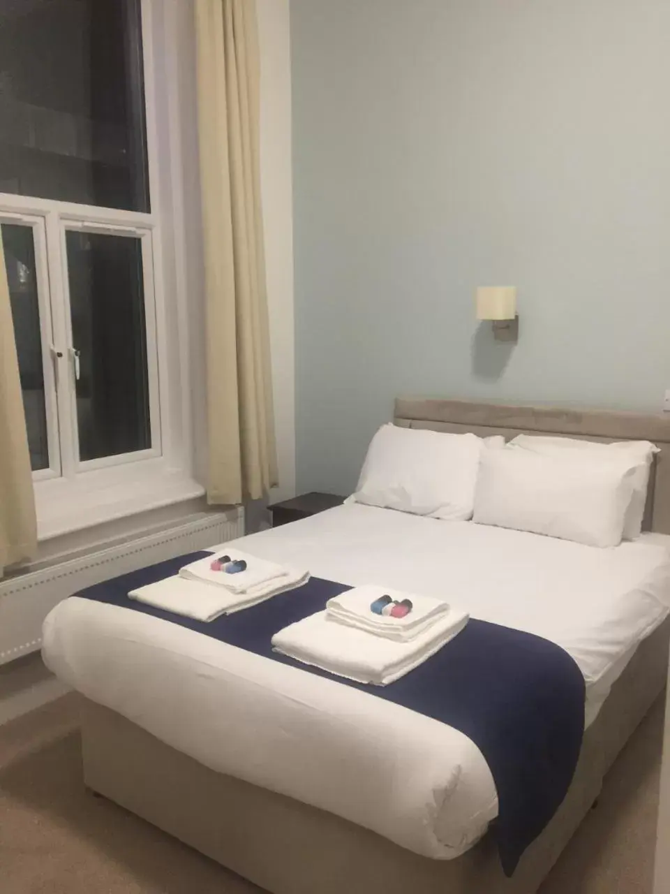 Bedroom, Bed in Keppels Head Hotel