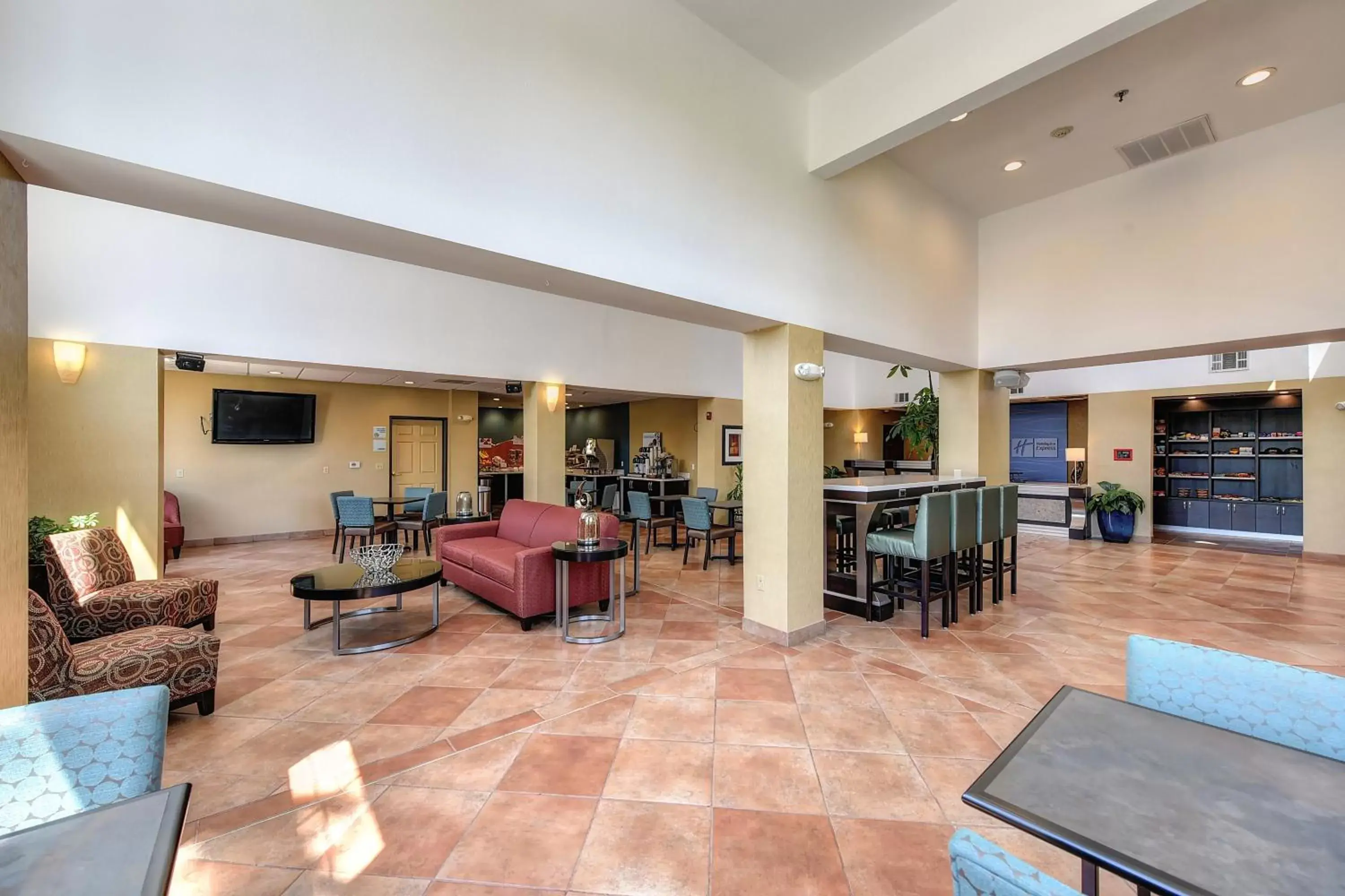 Property building, Lobby/Reception in Holiday Inn Express Hotel & Suites Manteca, an IHG Hotel