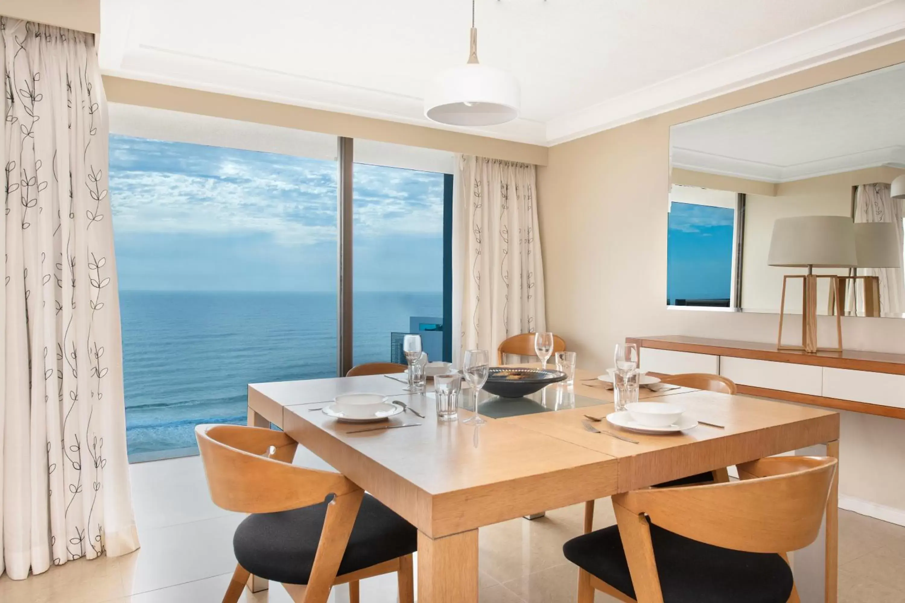 Dining area in BreakFree Longbeach Resort