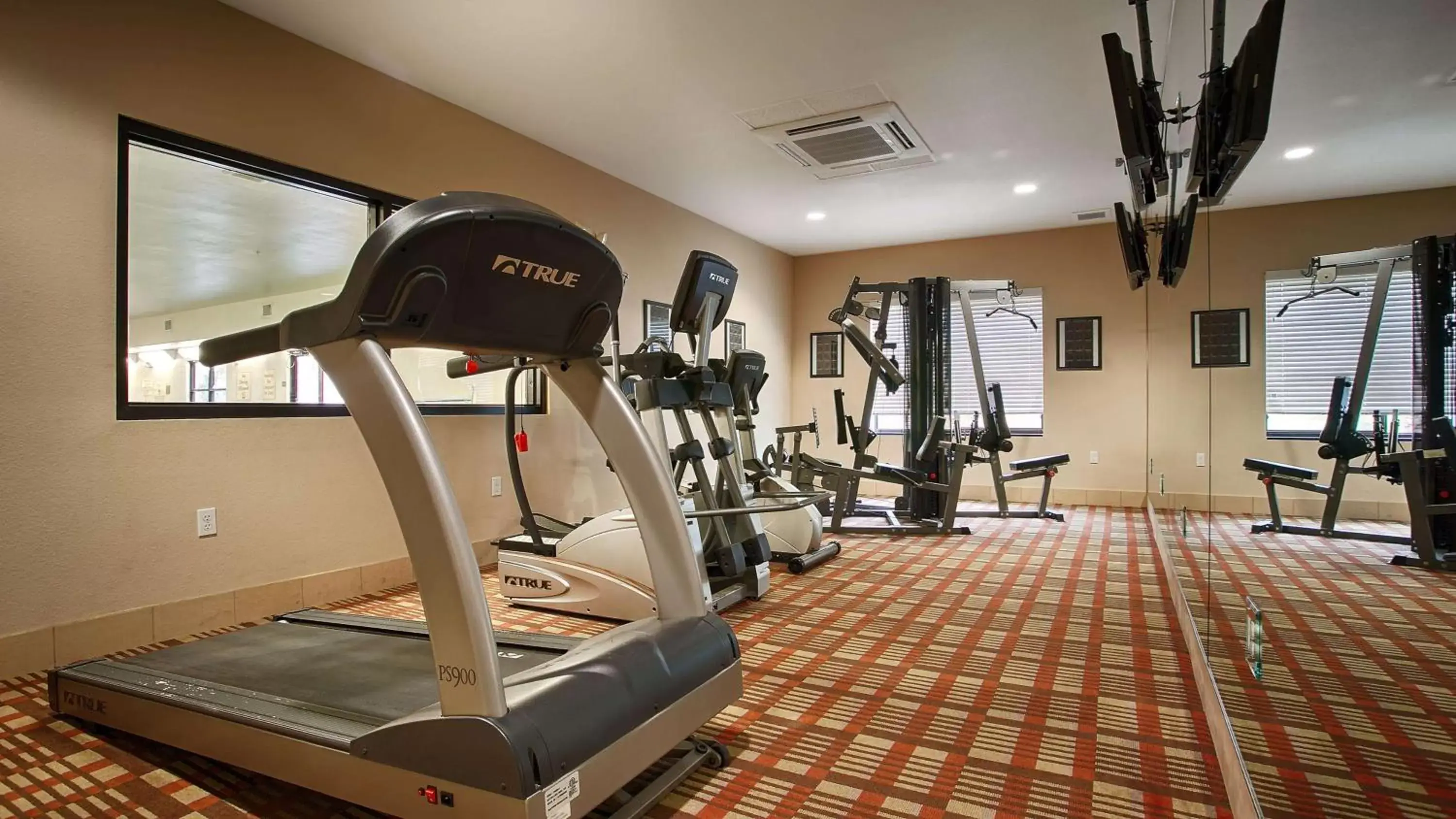 Fitness centre/facilities, Fitness Center/Facilities in Best Western Plus DeSoto Inn & Suites