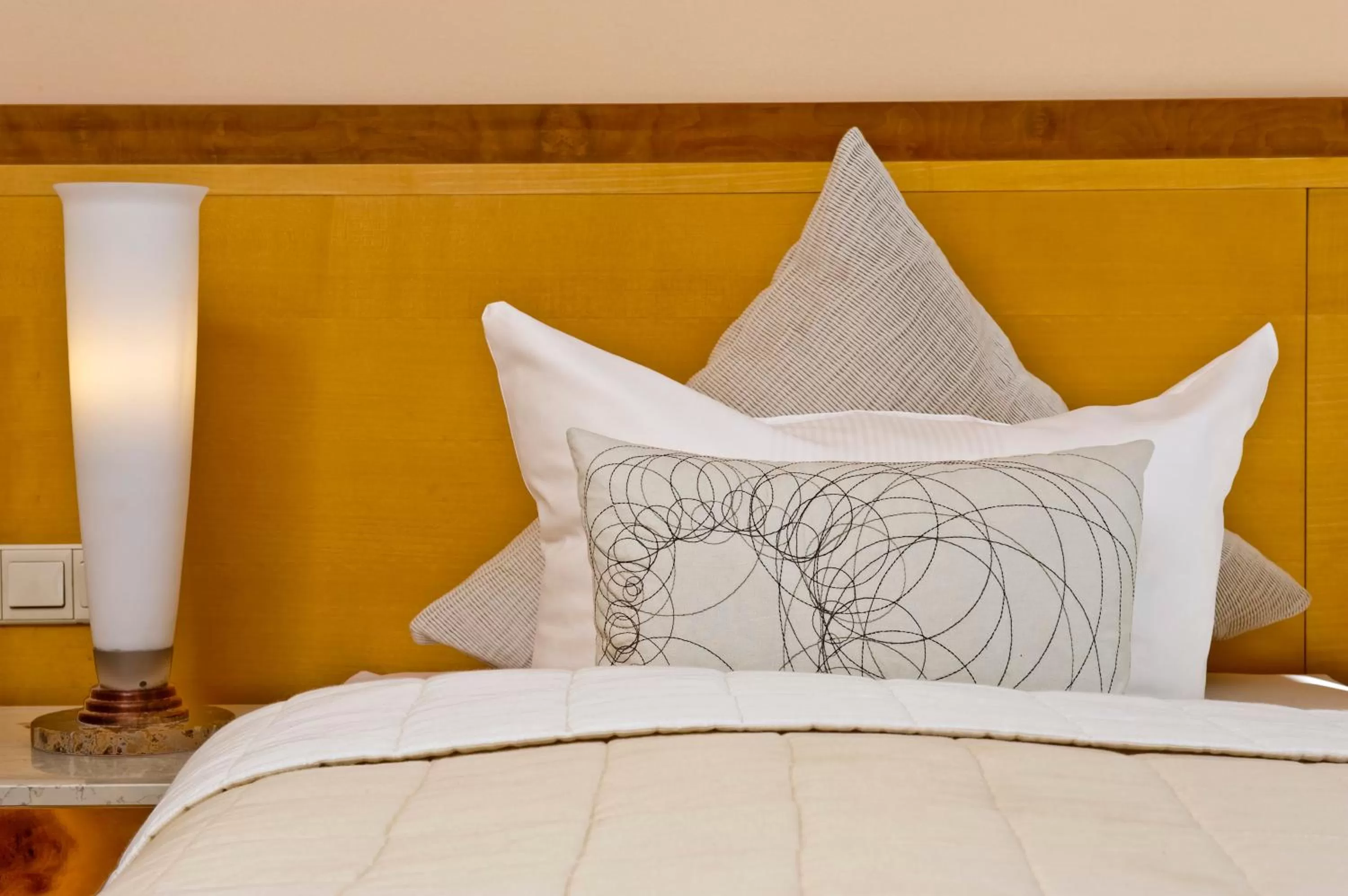 Bed in SORAT Insel-Hotel Regensburg