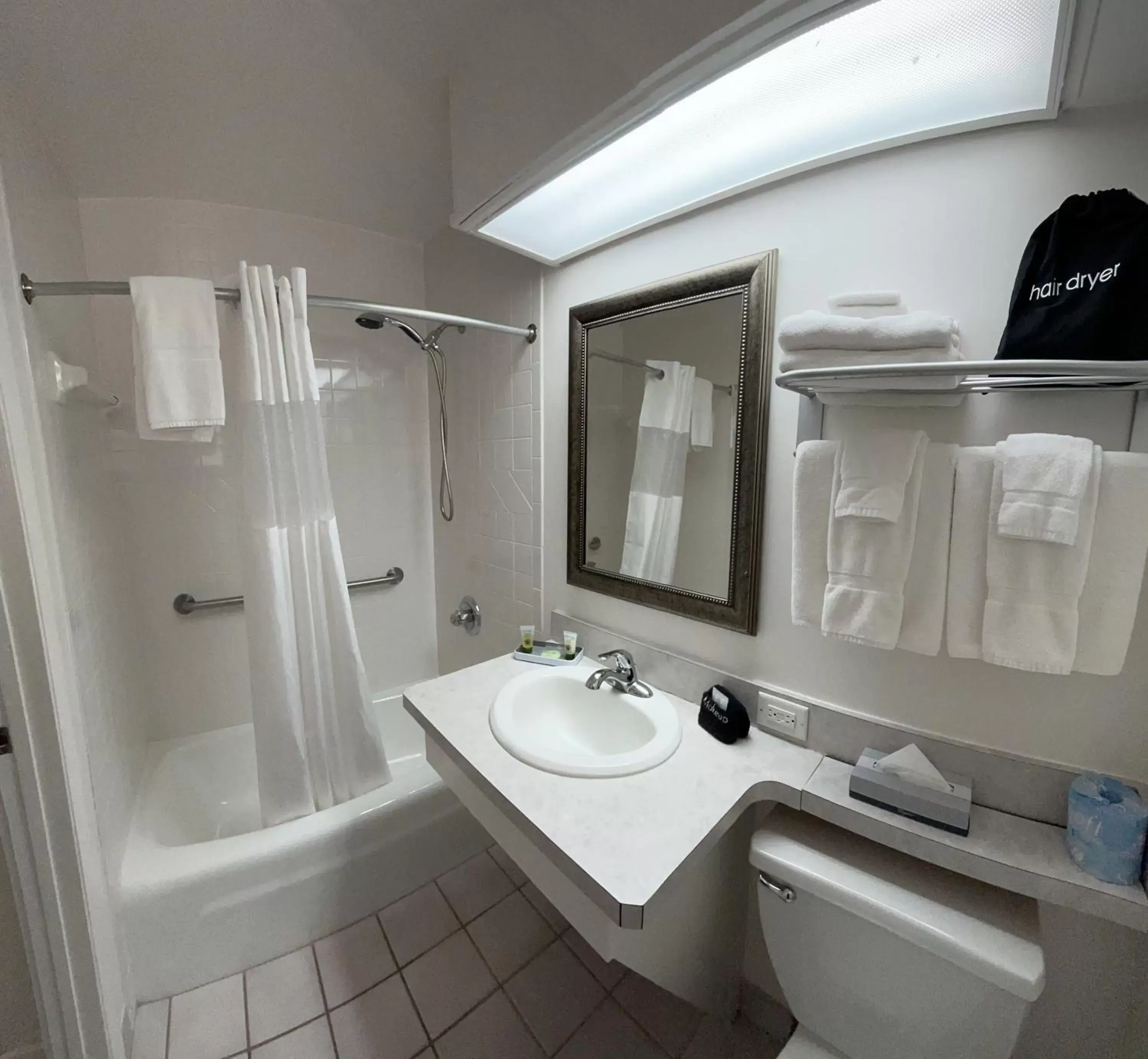 Bathroom in Hontoon Landing Resort & Marina