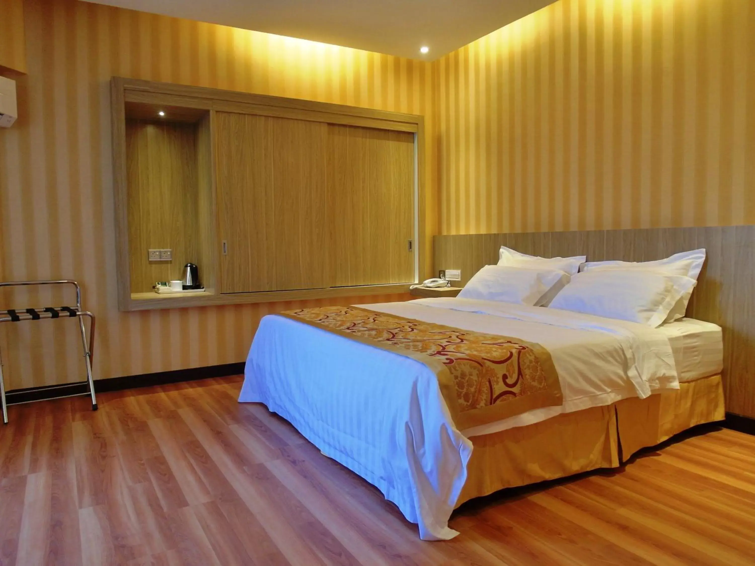 Photo of the whole room, Bed in Mandarin Hotel Kota Kinabalu