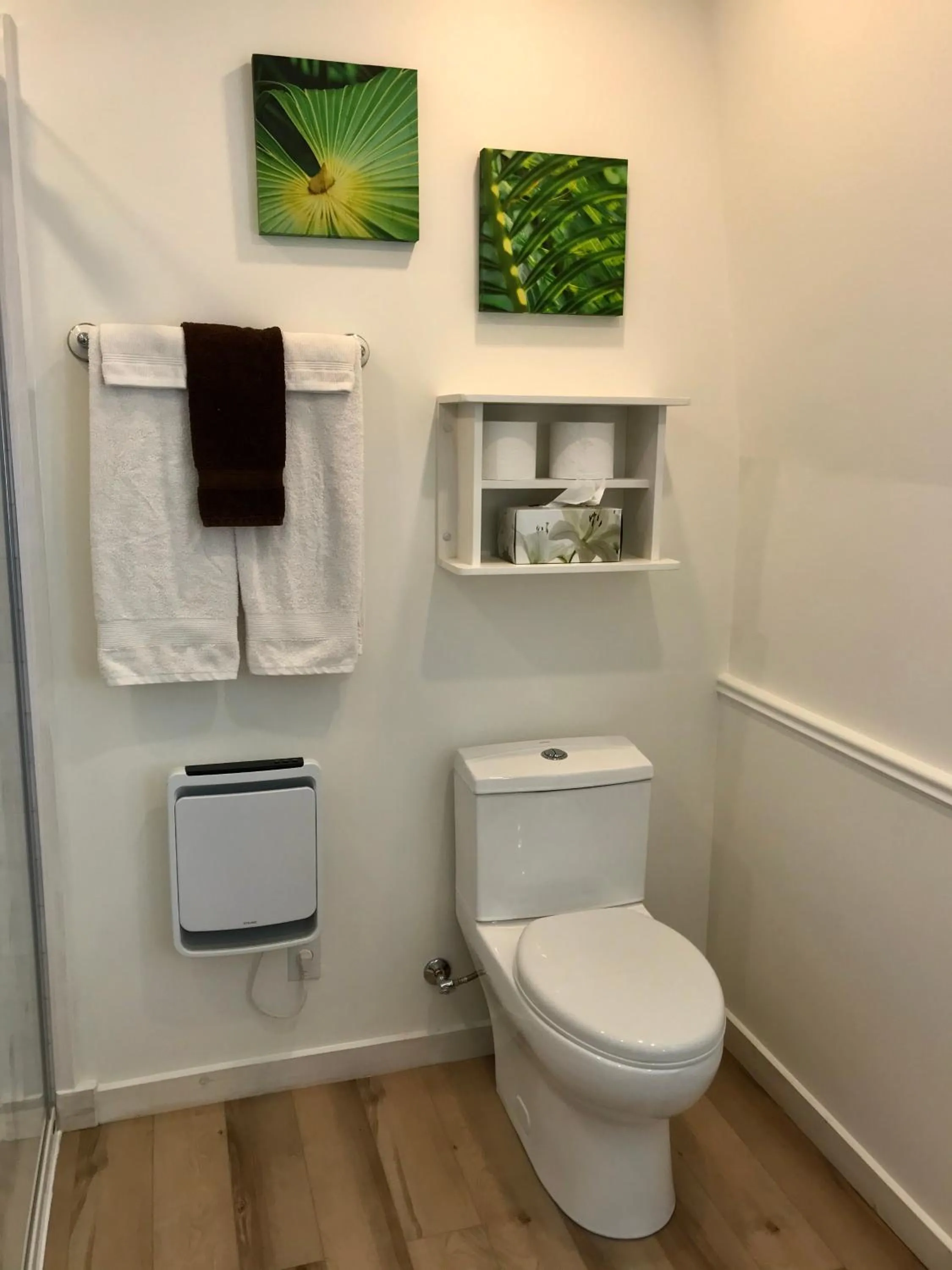 Toilet in Auberge du Sault-à-la-Puce