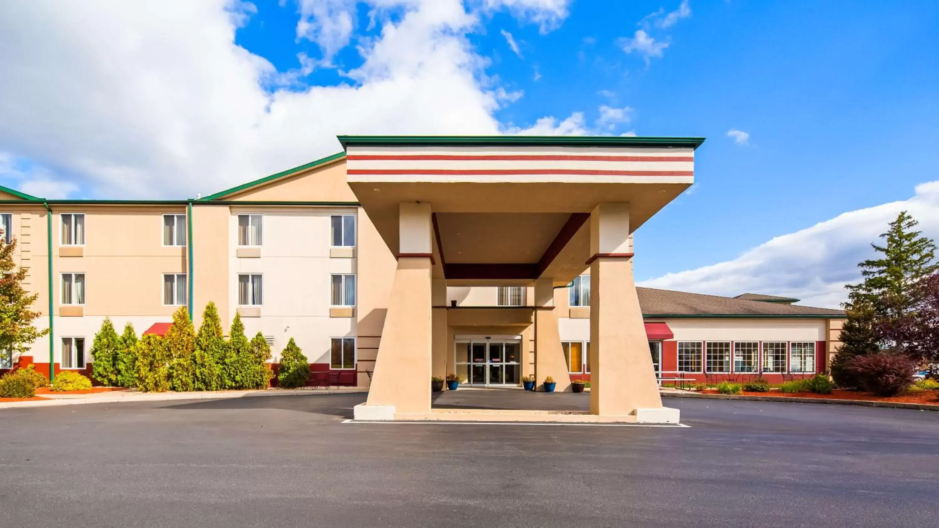 Property Building in Best Western Harrisburg Hershey