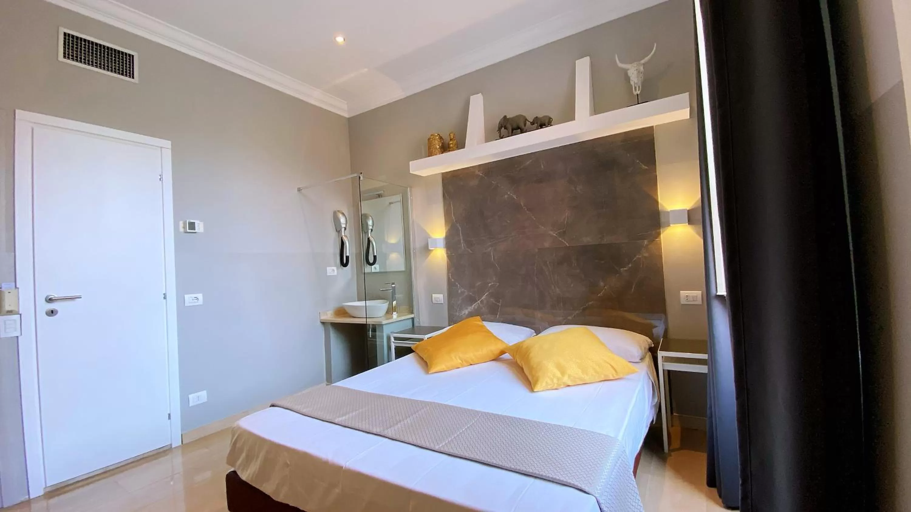 Photo of the whole room, Bed in Hotel Giolitti Smart