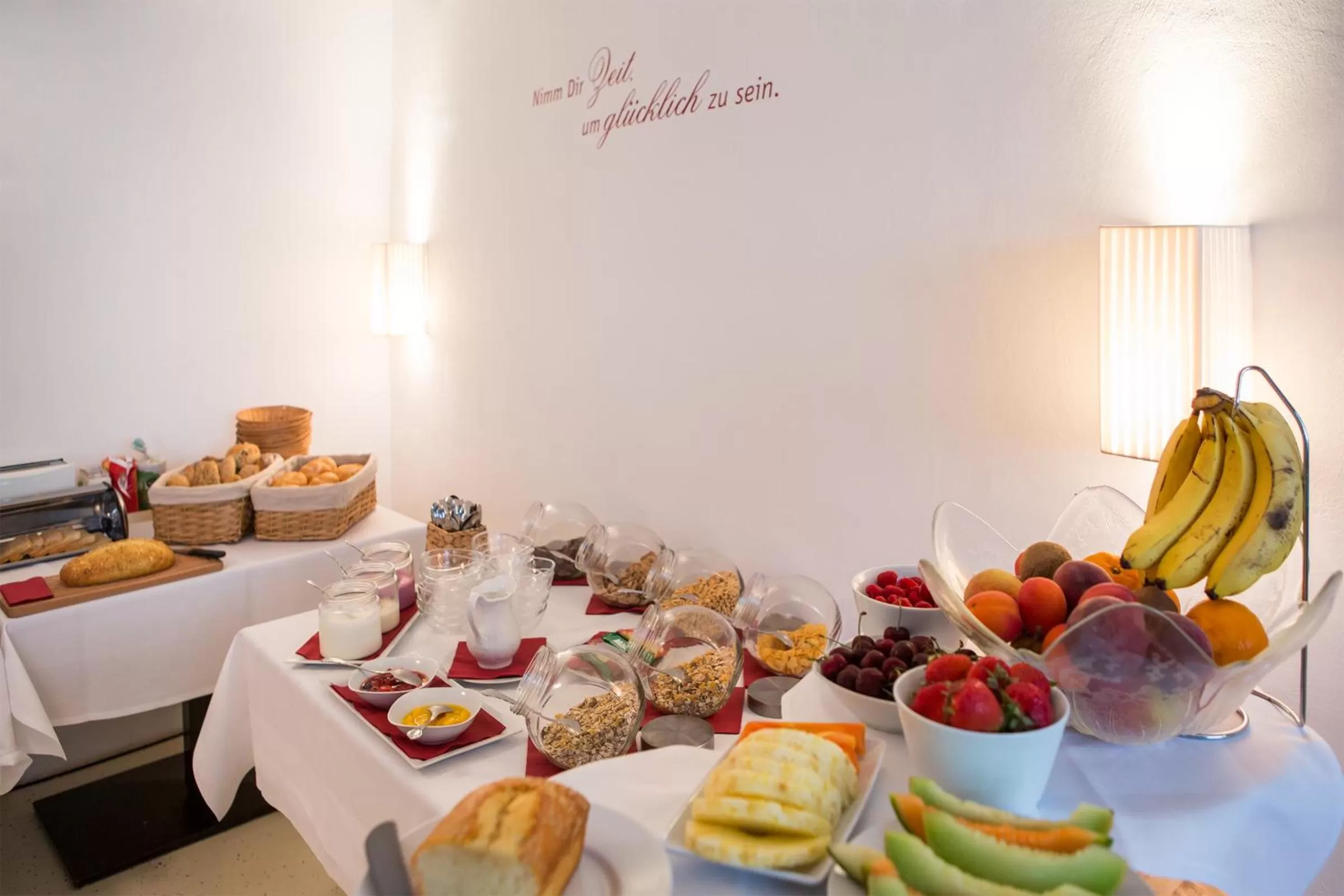 Food and drinks in Hotel Stadt Melk