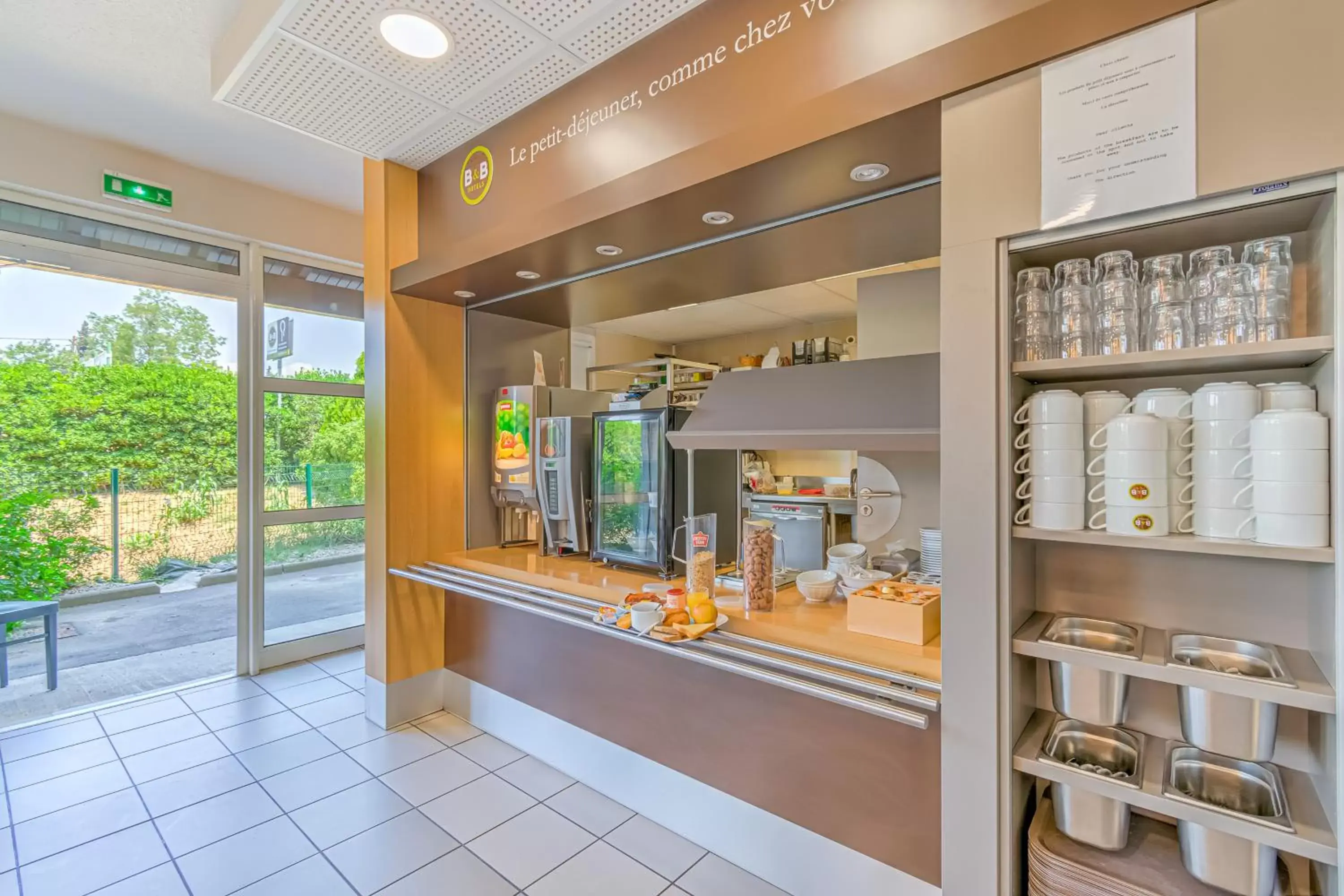 Lobby or reception in B&B HOTEL Salon de Provence Lobby or reception in B&B HOTEL Salon de Provence