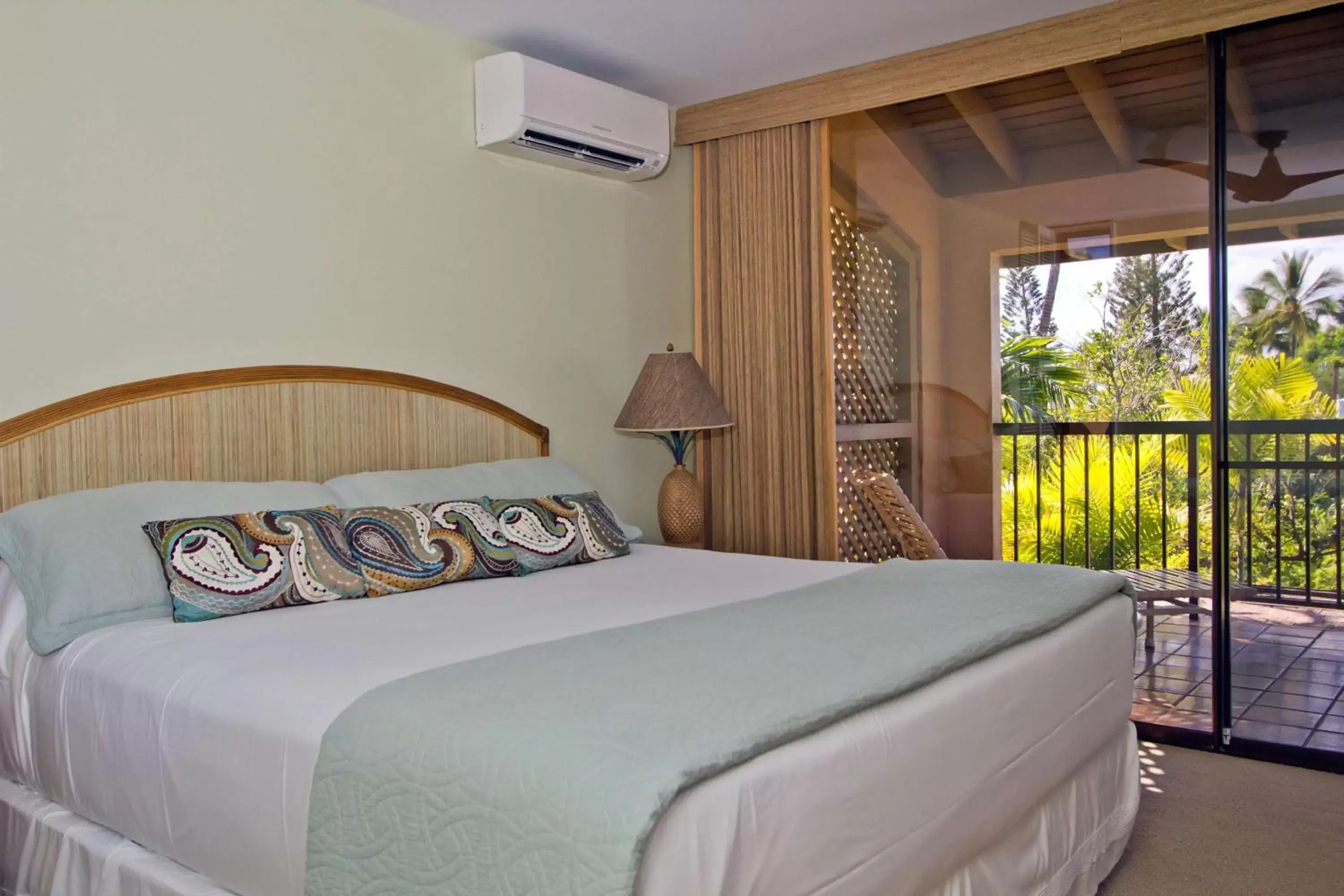 Photo of the whole room, Bed in Wailea Ekahi Village, a Destination by Hyatt Residence