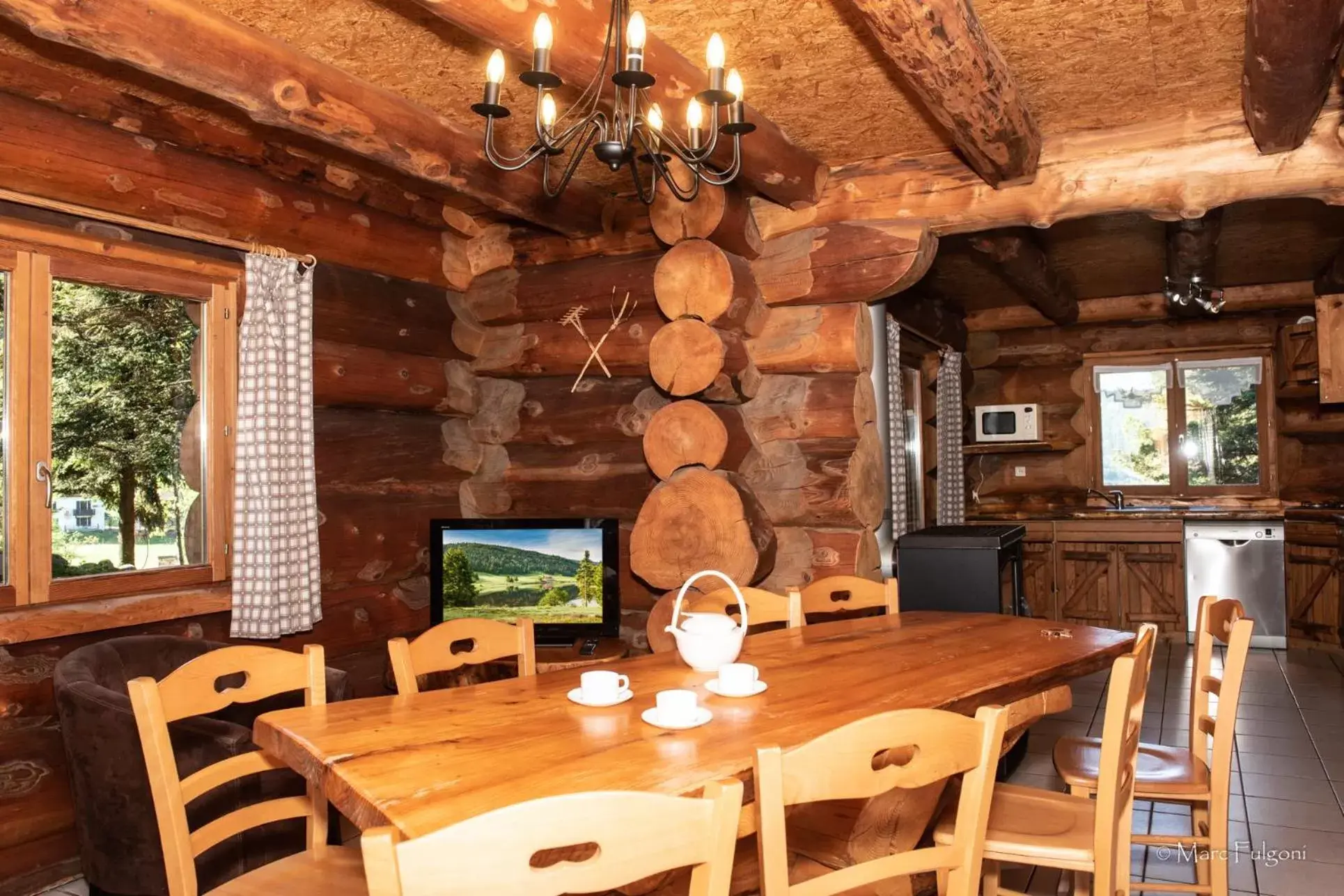 Communal lounge/ TV room, Restaurant/Places to Eat in Le Couarôge Chalets et Appartements