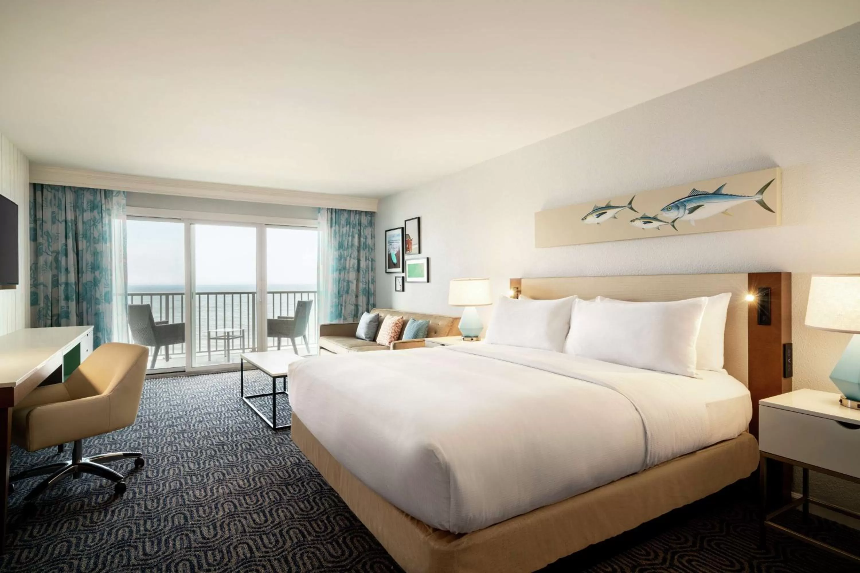 Bedroom, Bed in DoubleTree by Hilton Ocean City Oceanfront